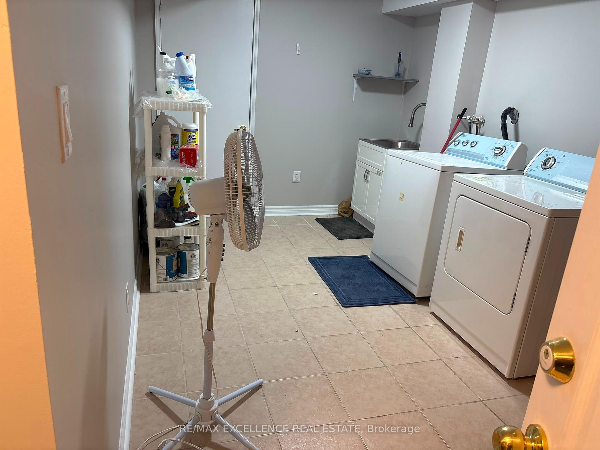 Photo 11 of Unit Basement, 38 Dells Crescent, Brampton, Fletcher's Meadow — HOMEH