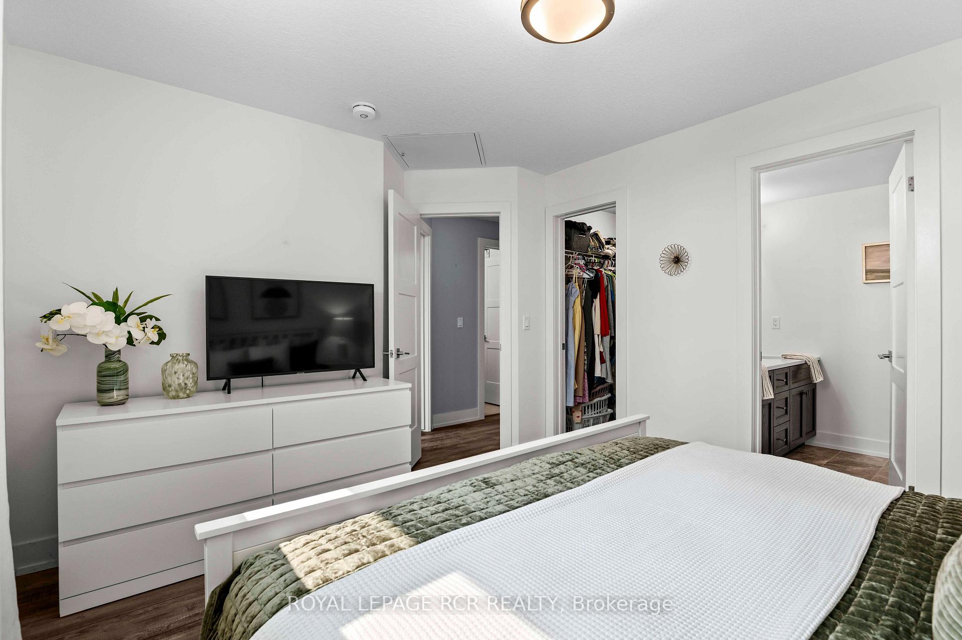 Photo 33 of Unit 102, 17 Centre Street, Orangeville — HOMEH