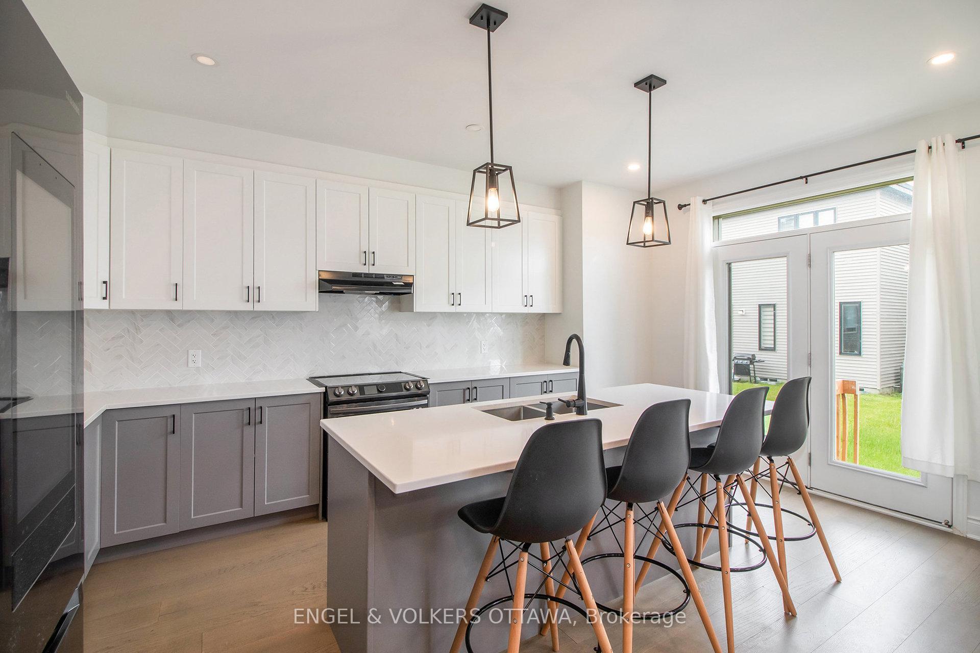 Photo 10 of 1031 Curraglass Walk, Ottawa, Stittsville (North) — HOMEH