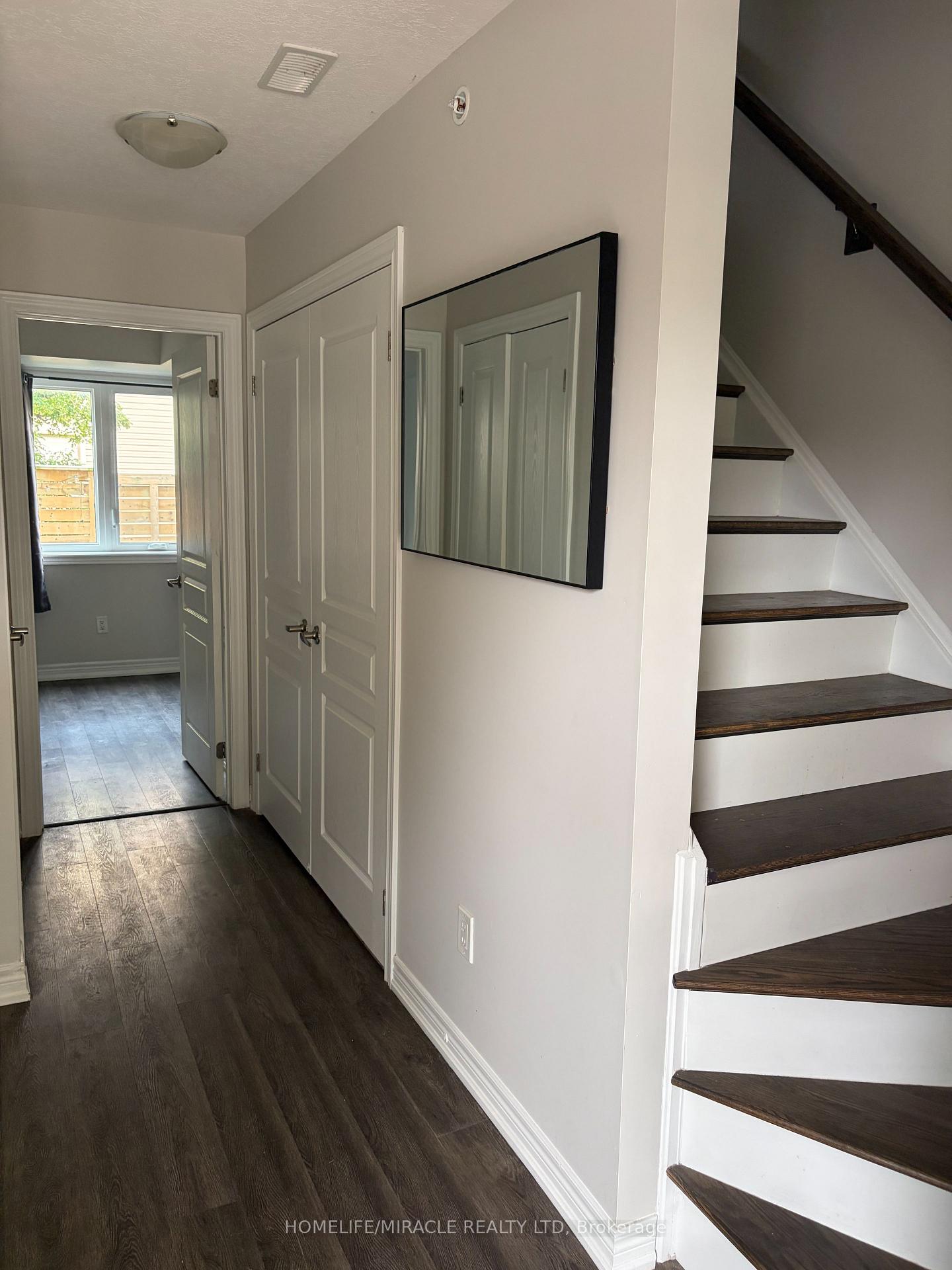 Photo 4 of Unit 7, 50 Scarlett Common, St. Catharines, Secord Woods — HOMEH