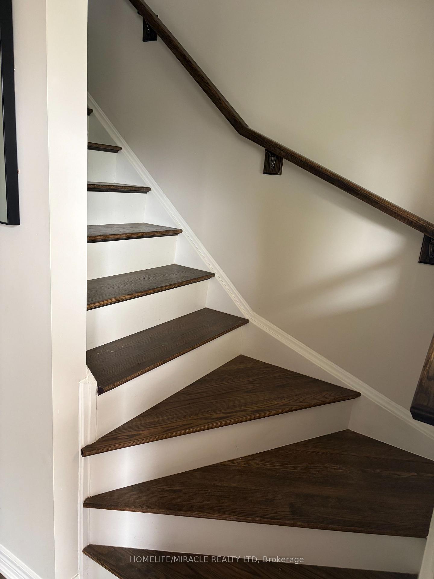Photo 5 of Unit 7, 50 Scarlett Common, St. Catharines, Secord Woods — HOMEH