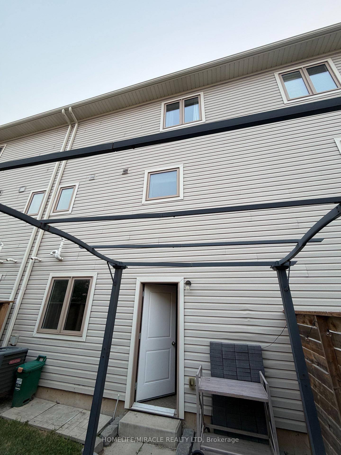 Photo 43 of Unit 7, 50 Scarlett Common, St. Catharines, Secord Woods — HOMEH