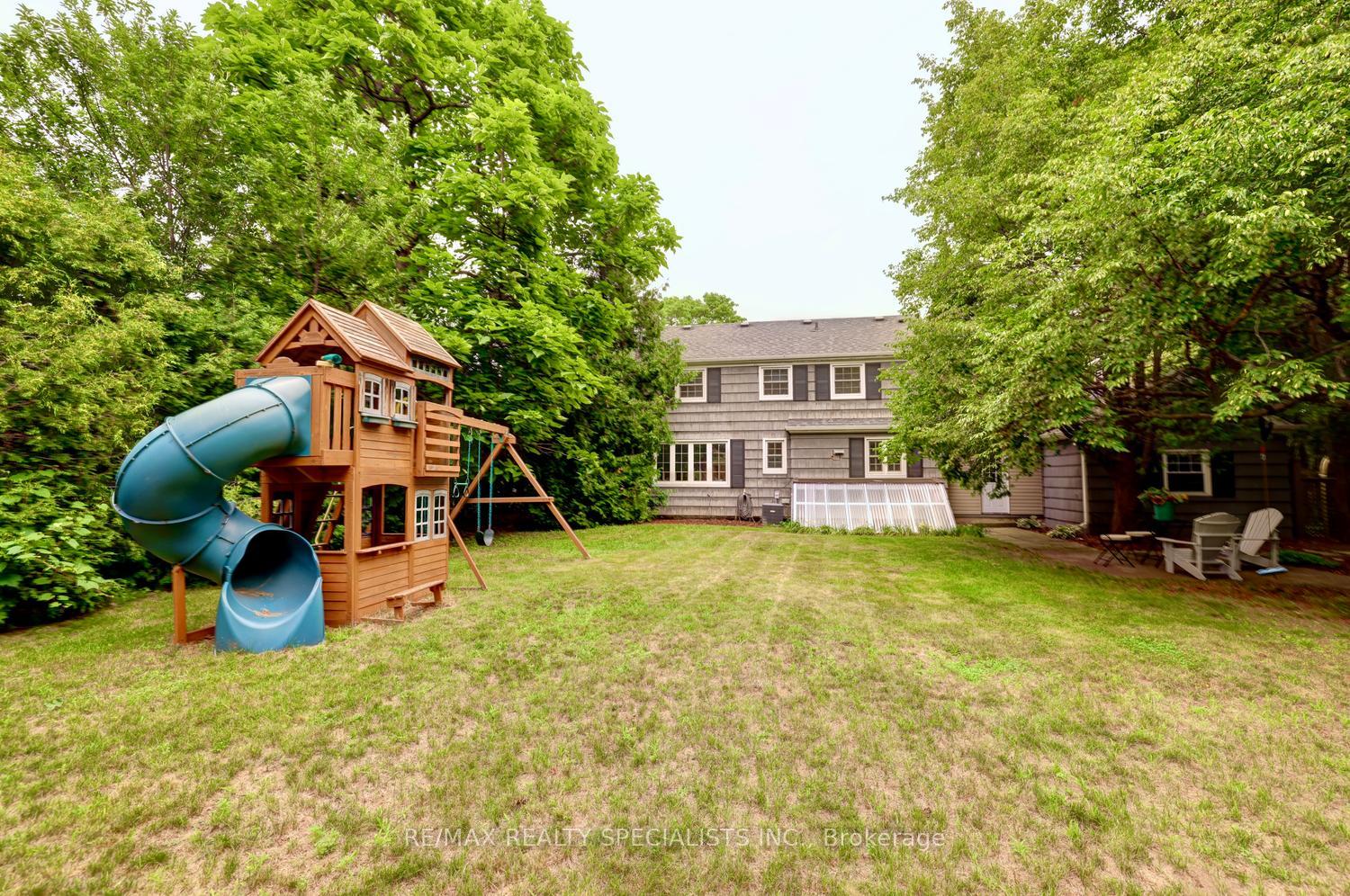 Photo 2 of 406 Christina Drive, Oakville, Southwest — HOMEH