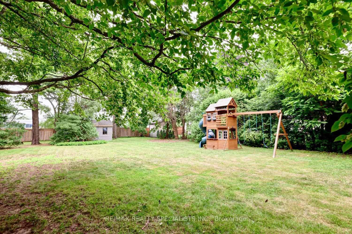 Photo 6 of 406 Christina Drive, Oakville, Southwest — HOMEH