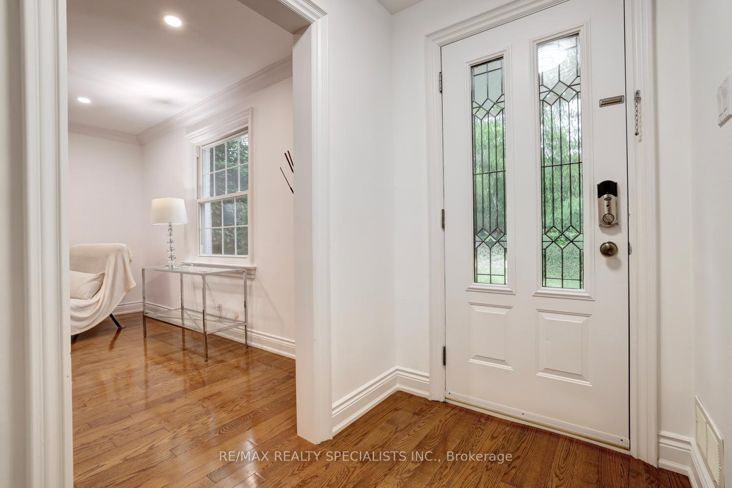 Photo 14 of 406 Christina Drive, Oakville, Southwest — HOMEH