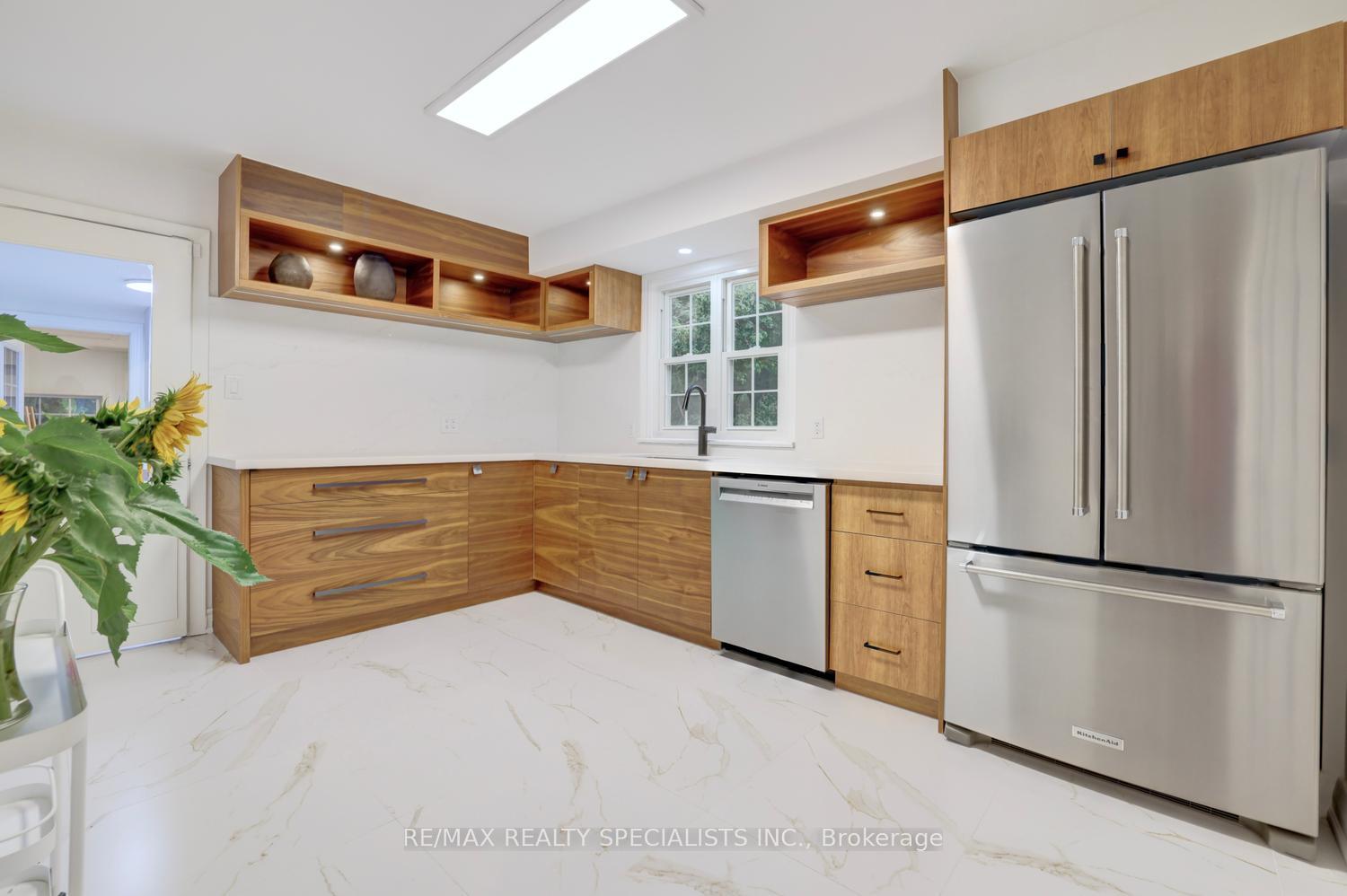 Photo 16 of 406 Christina Drive, Oakville, Southwest — HOMEH
