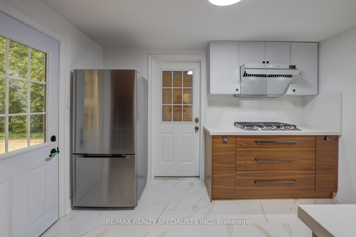 Photo 19 of 406 Christina Drive, Oakville, Southwest — HOMEH