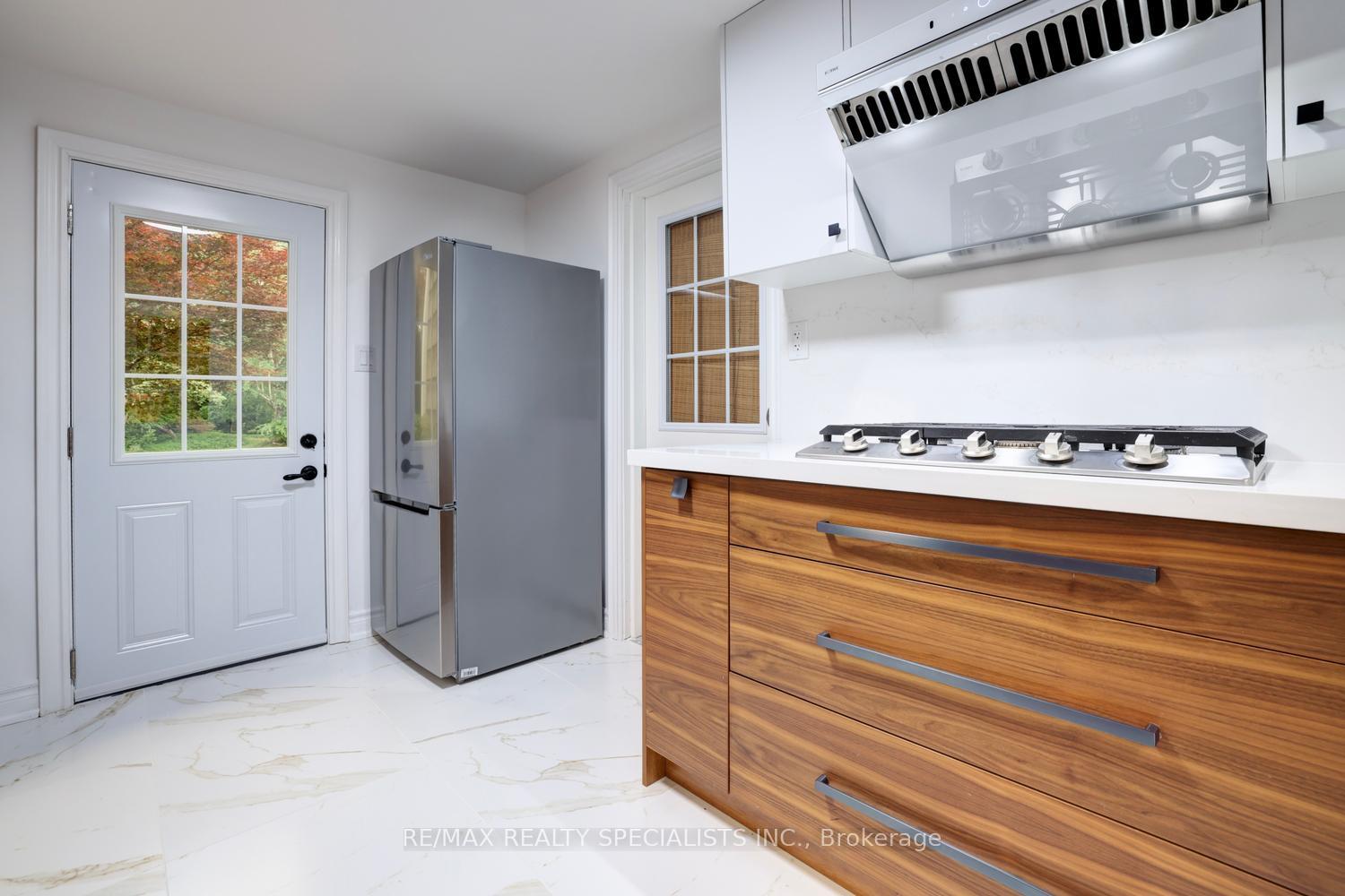 Photo 22 of 406 Christina Drive, Oakville, Southwest — HOMEH
