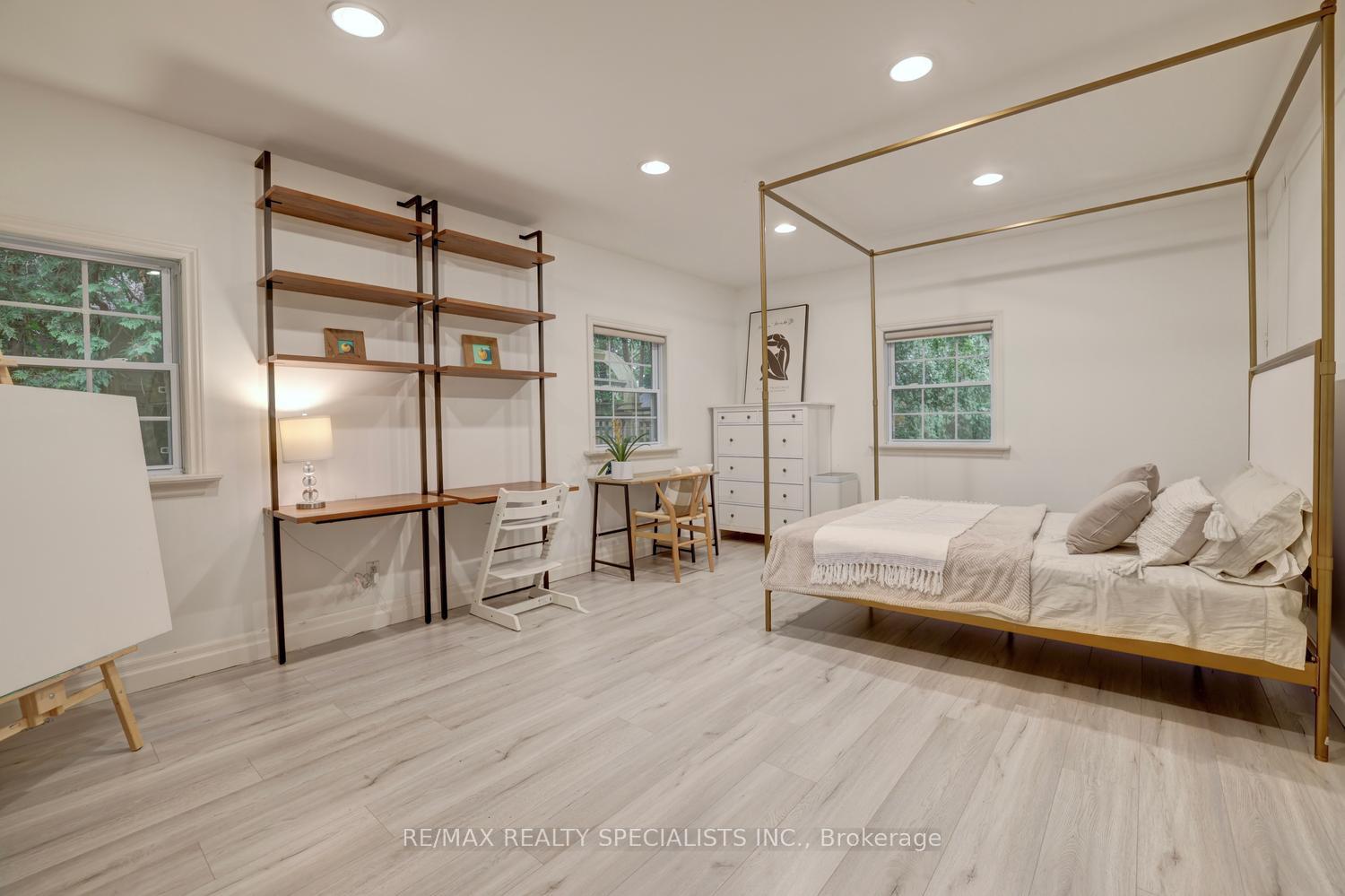 Photo 24 of 406 Christina Drive, Oakville, Southwest — HOMEH