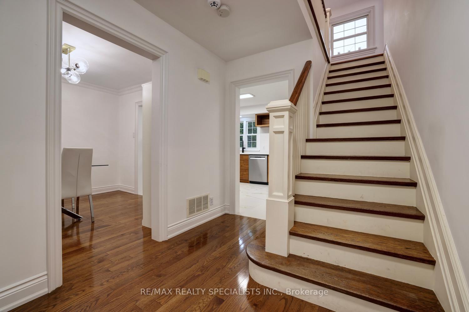 Photo 27 of 406 Christina Drive, Oakville, Southwest — HOMEH