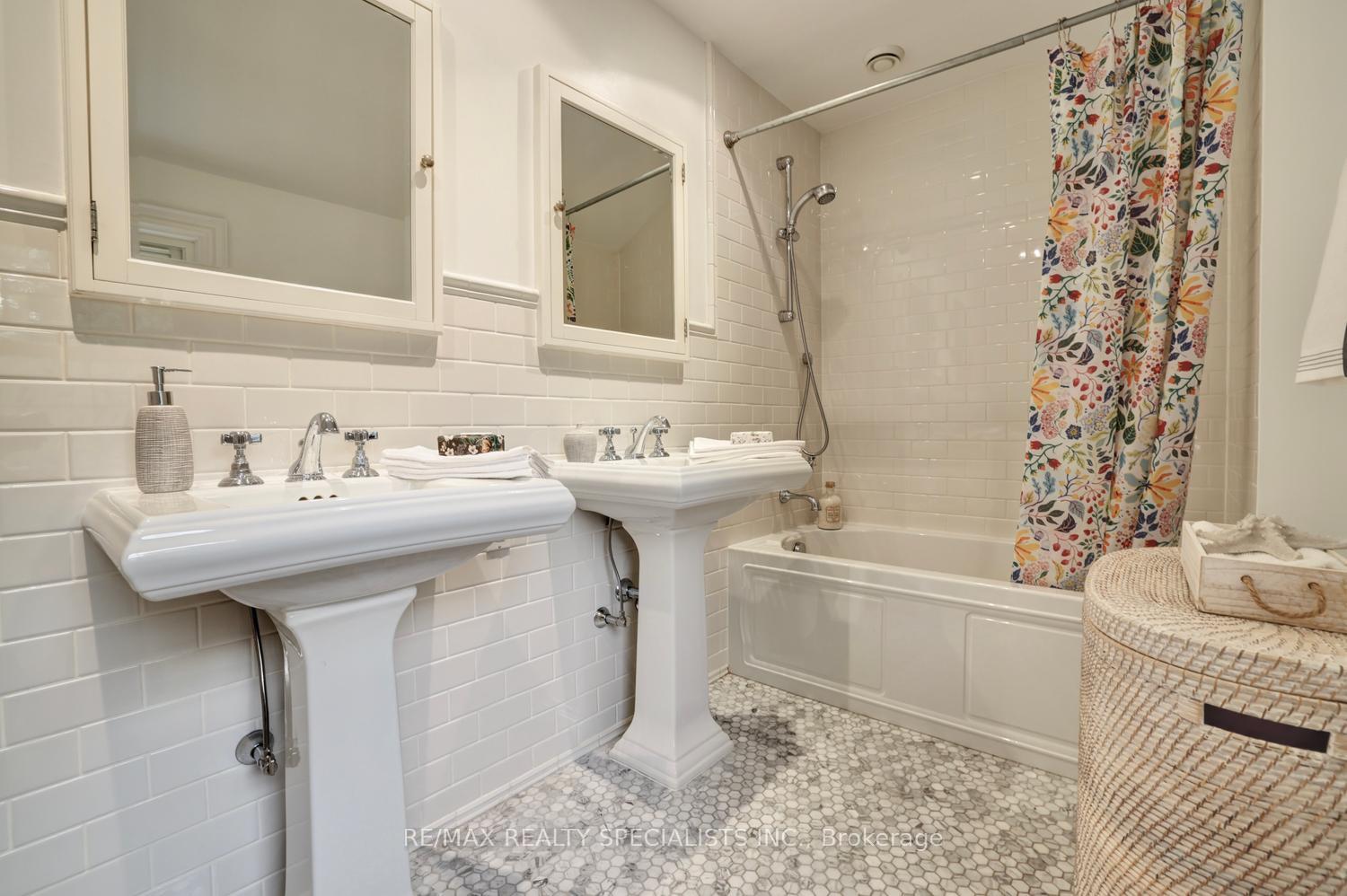 Photo 29 of 406 Christina Drive, Oakville, Southwest — HOMEH