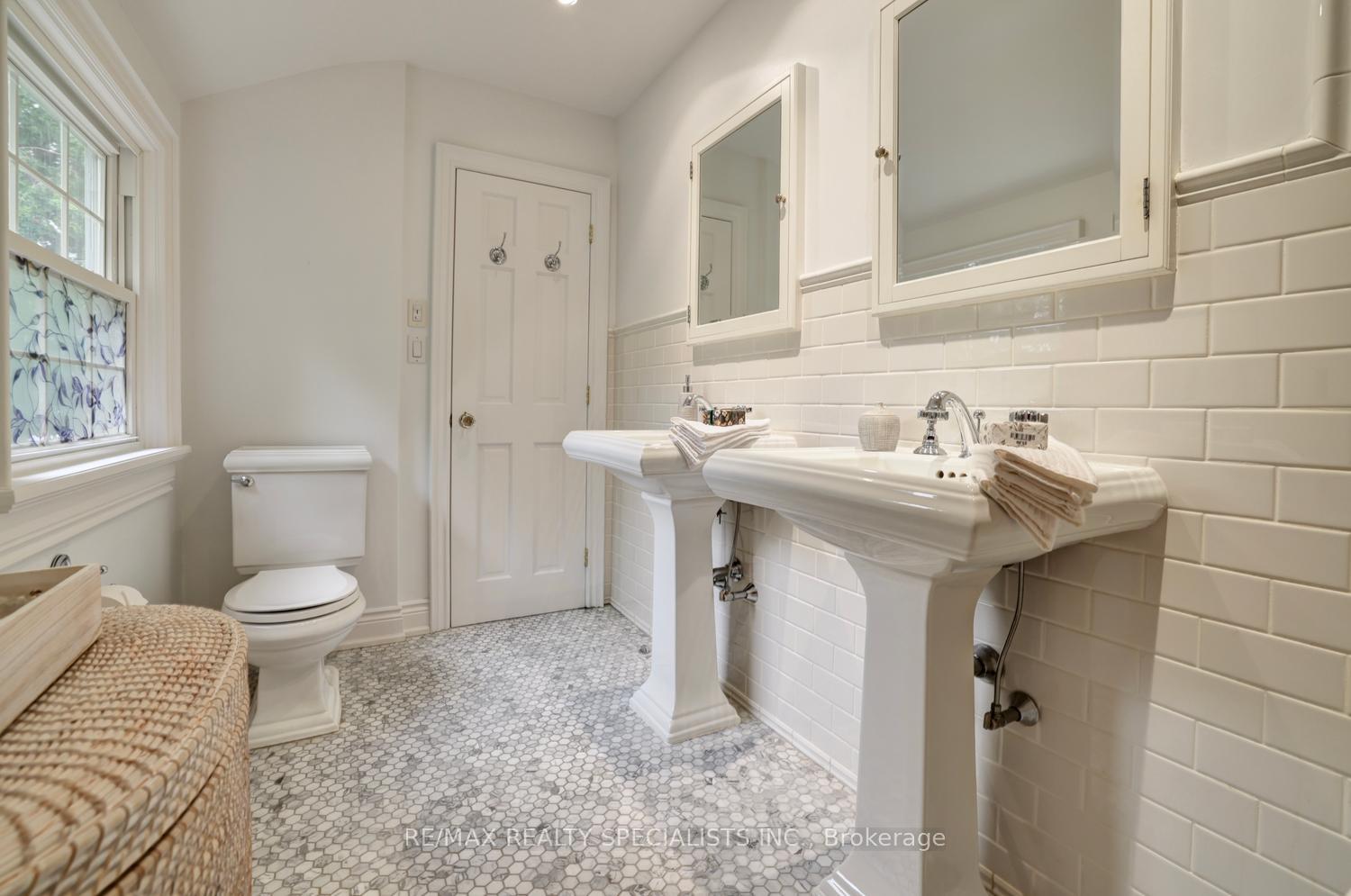 Photo 30 of 406 Christina Drive, Oakville, Southwest — HOMEH