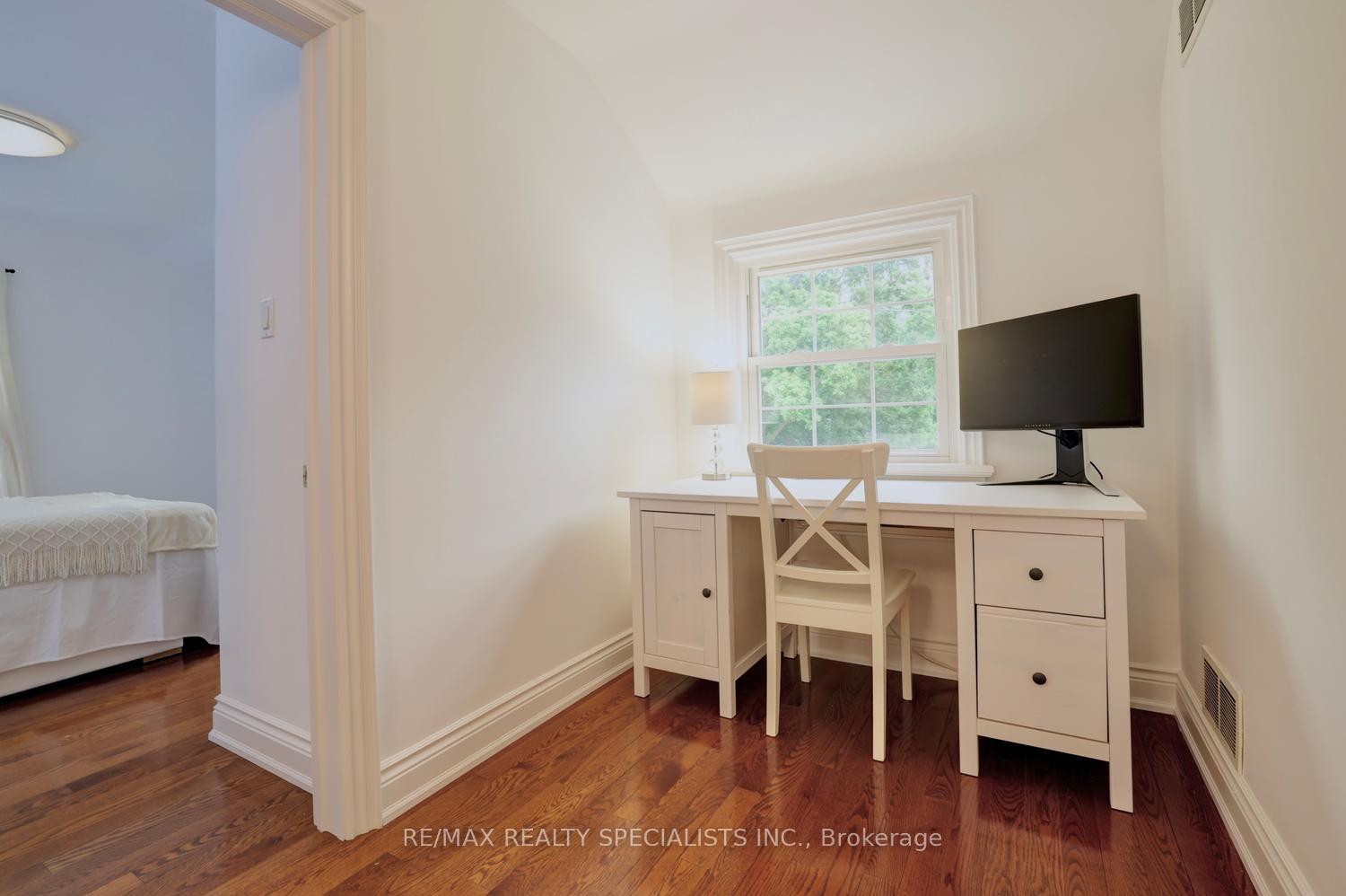 Photo 34 of 406 Christina Drive, Oakville, Southwest — HOMEH