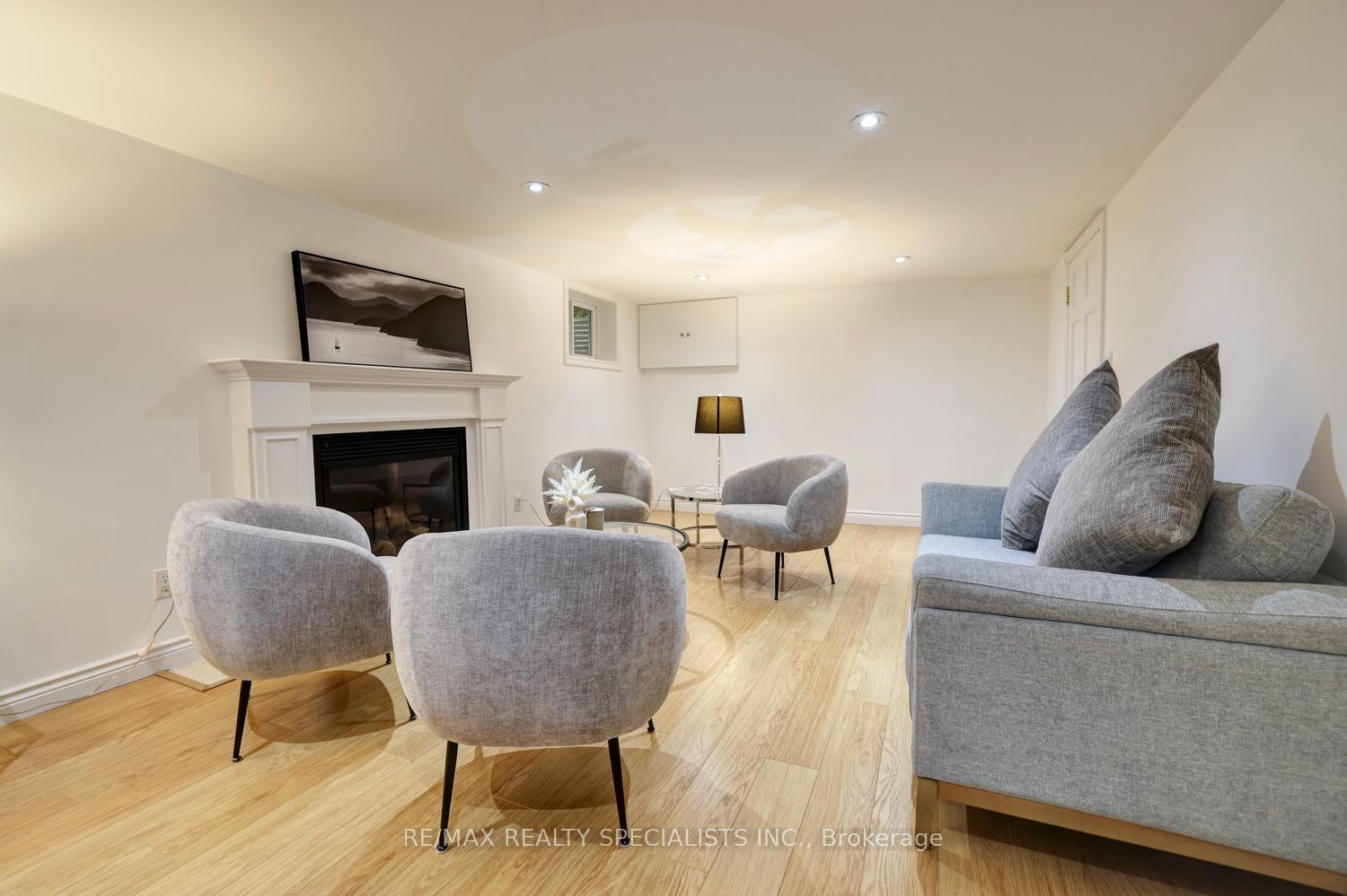 Photo 36 of 406 Christina Drive, Oakville, Southwest — HOMEH