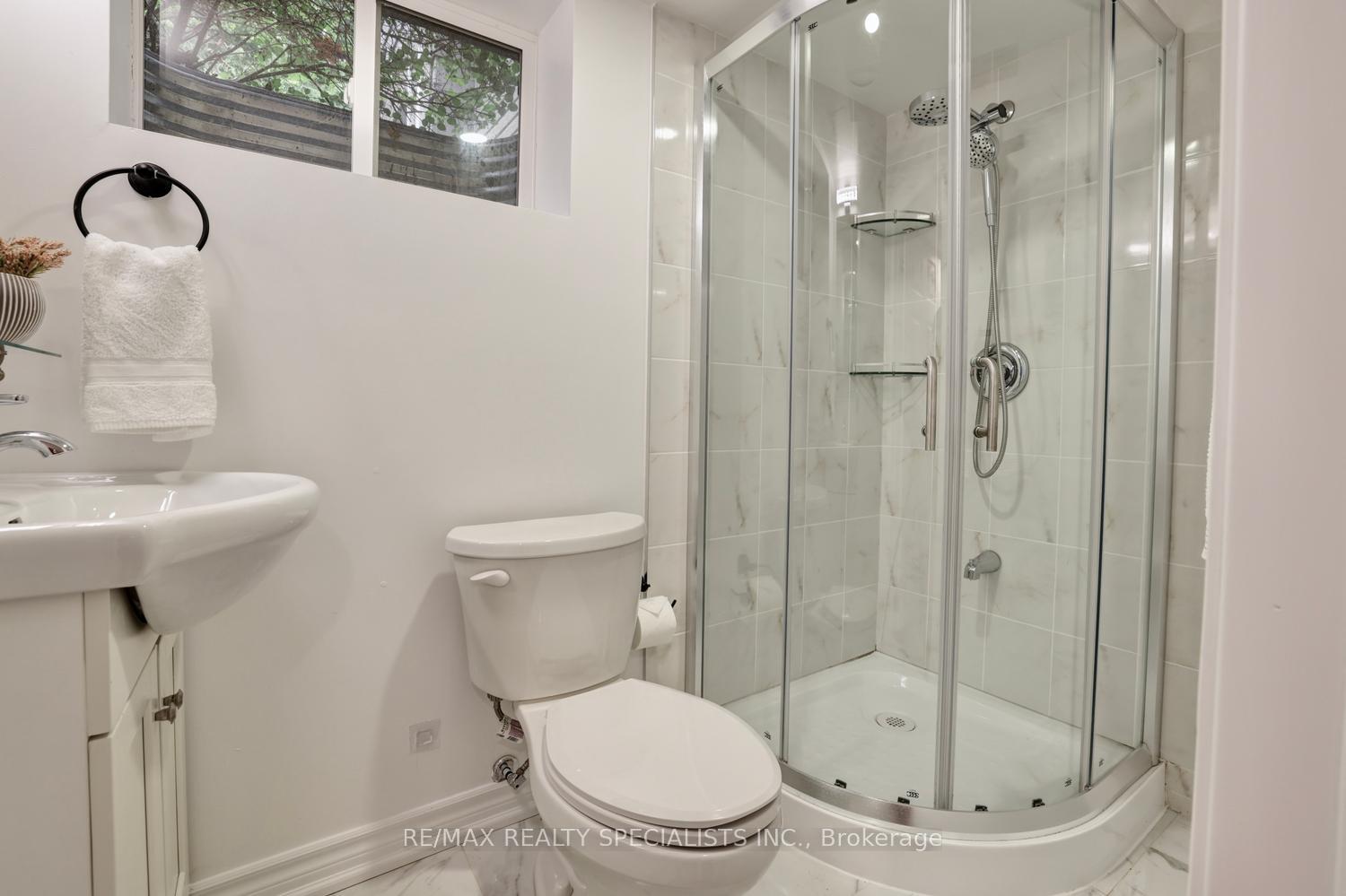 Photo 38 of 406 Christina Drive, Oakville, Southwest — HOMEH
