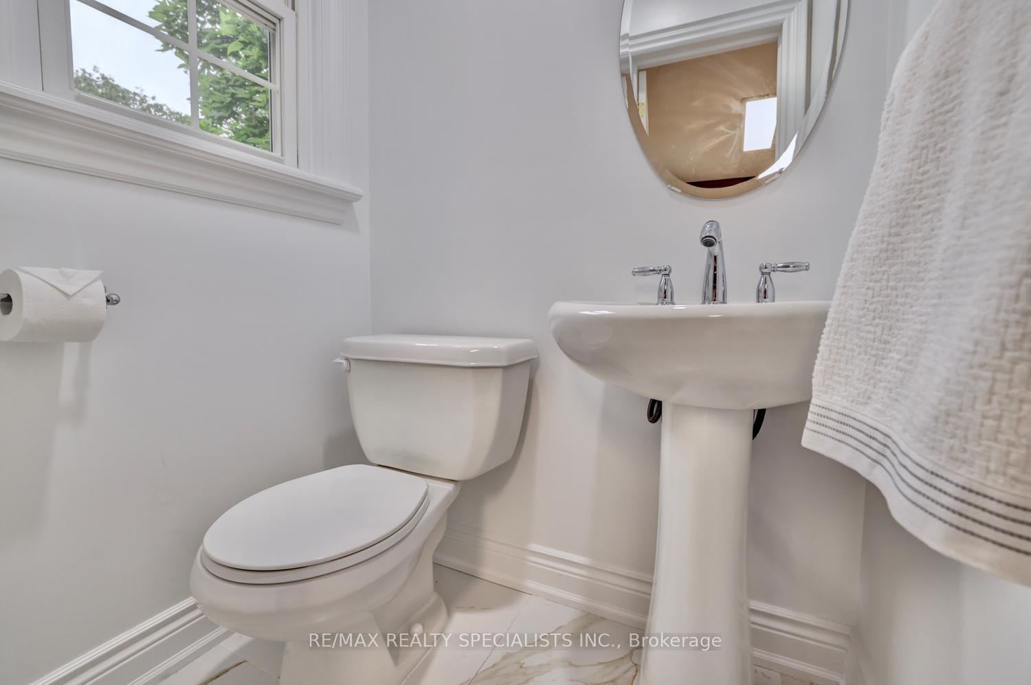 Photo 39 of 406 Christina Drive, Oakville, Southwest — HOMEH