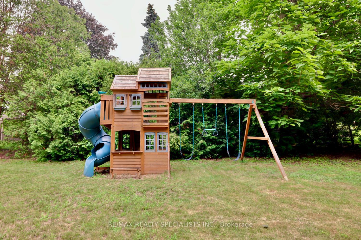 Photo 43 of 406 Christina Drive, Oakville, Southwest — HOMEH
