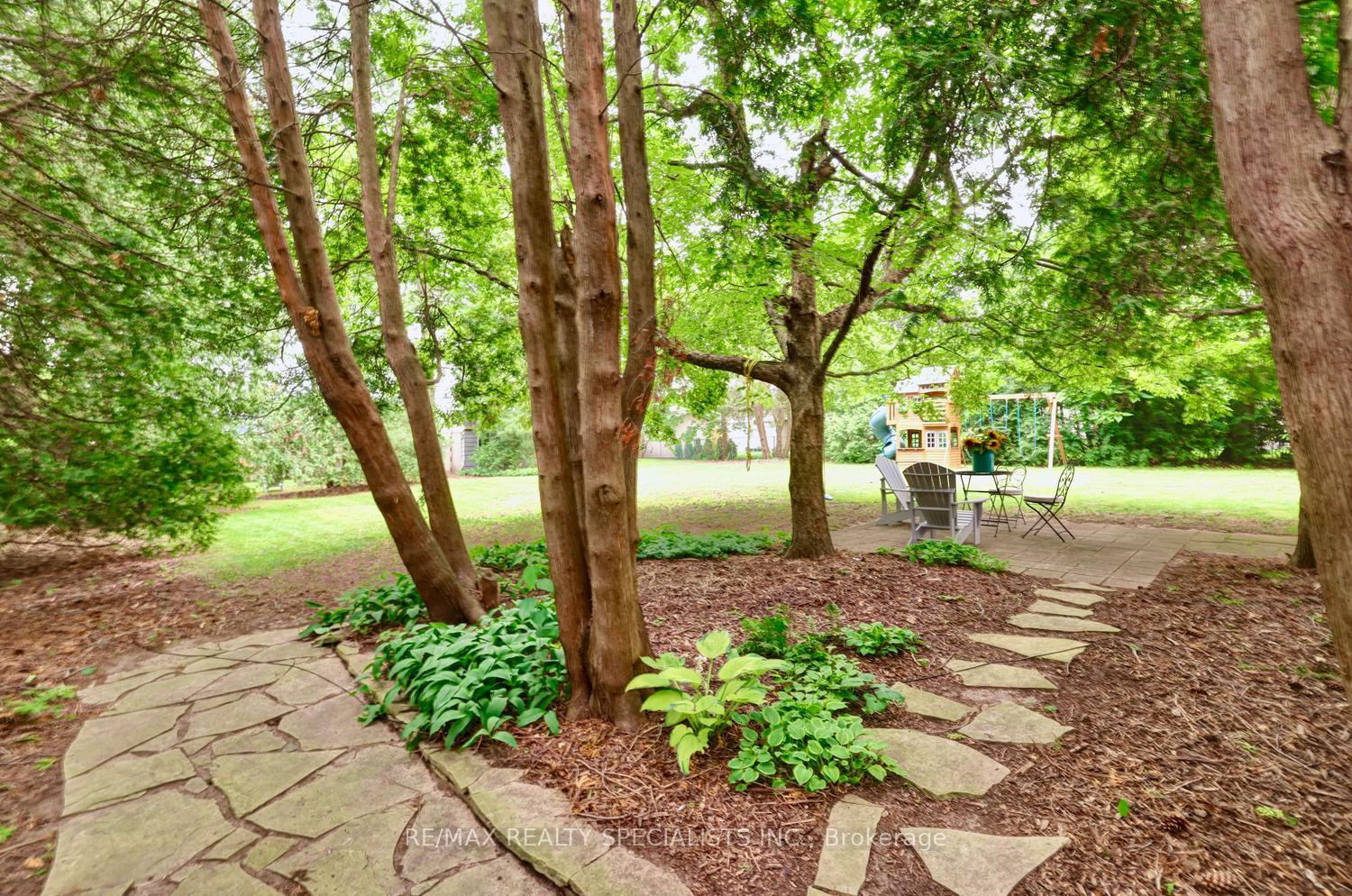 Photo 45 of 406 Christina Drive, Oakville, Southwest — HOMEH
