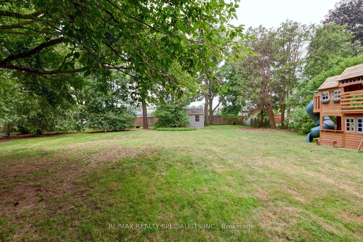 Photo 46 of 406 Christina Drive, Oakville, Southwest — HOMEH