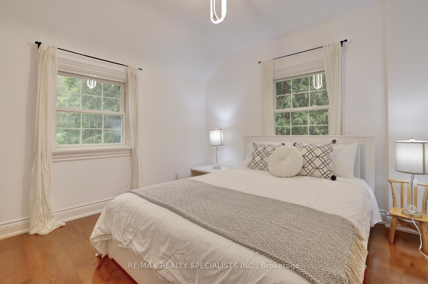 Photo 31 of 406 Christina Drive, Oakville, Southwest — HOMEH