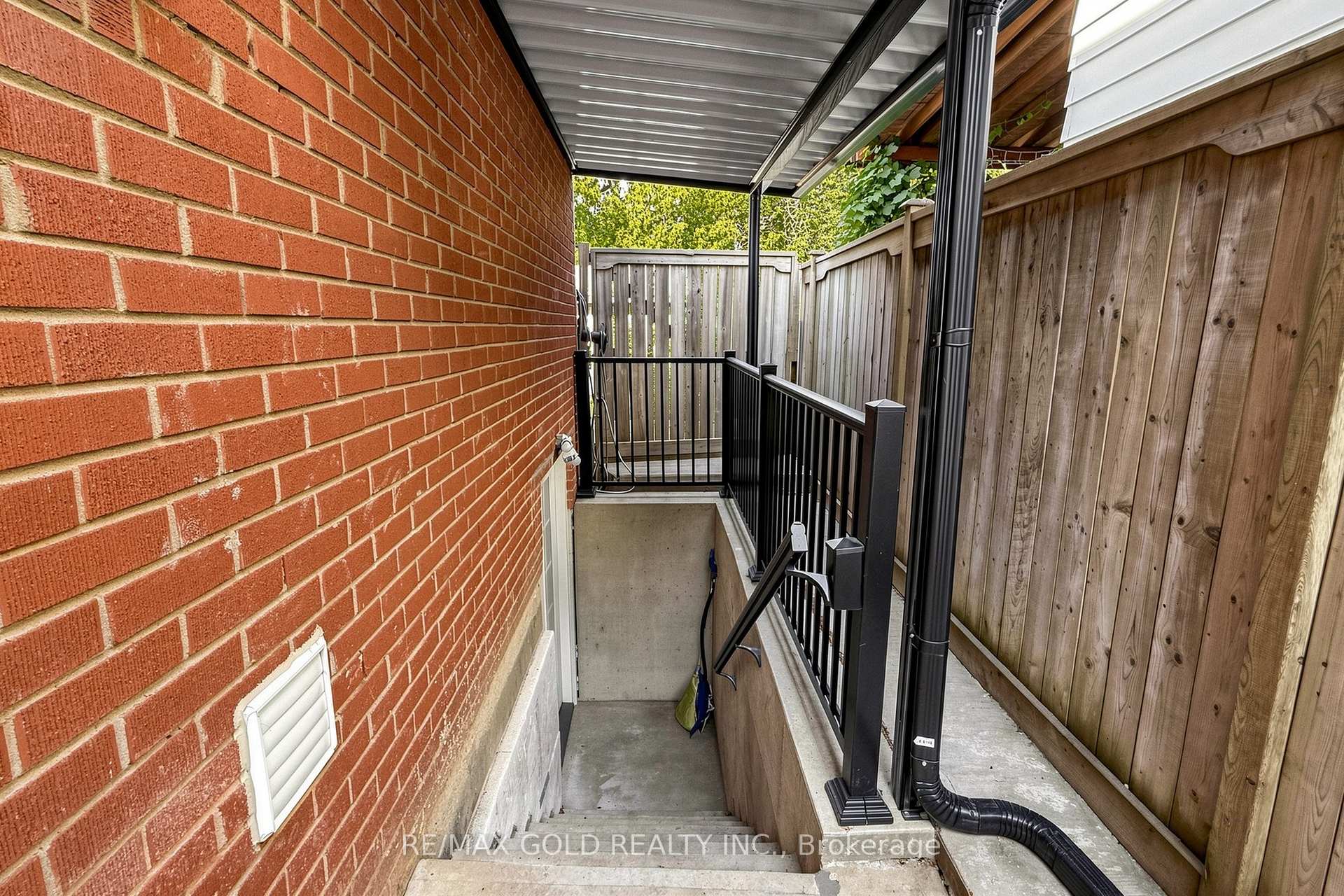 Photo 49 of 76 Charters Road, Brampton, Madoc — HOMEH