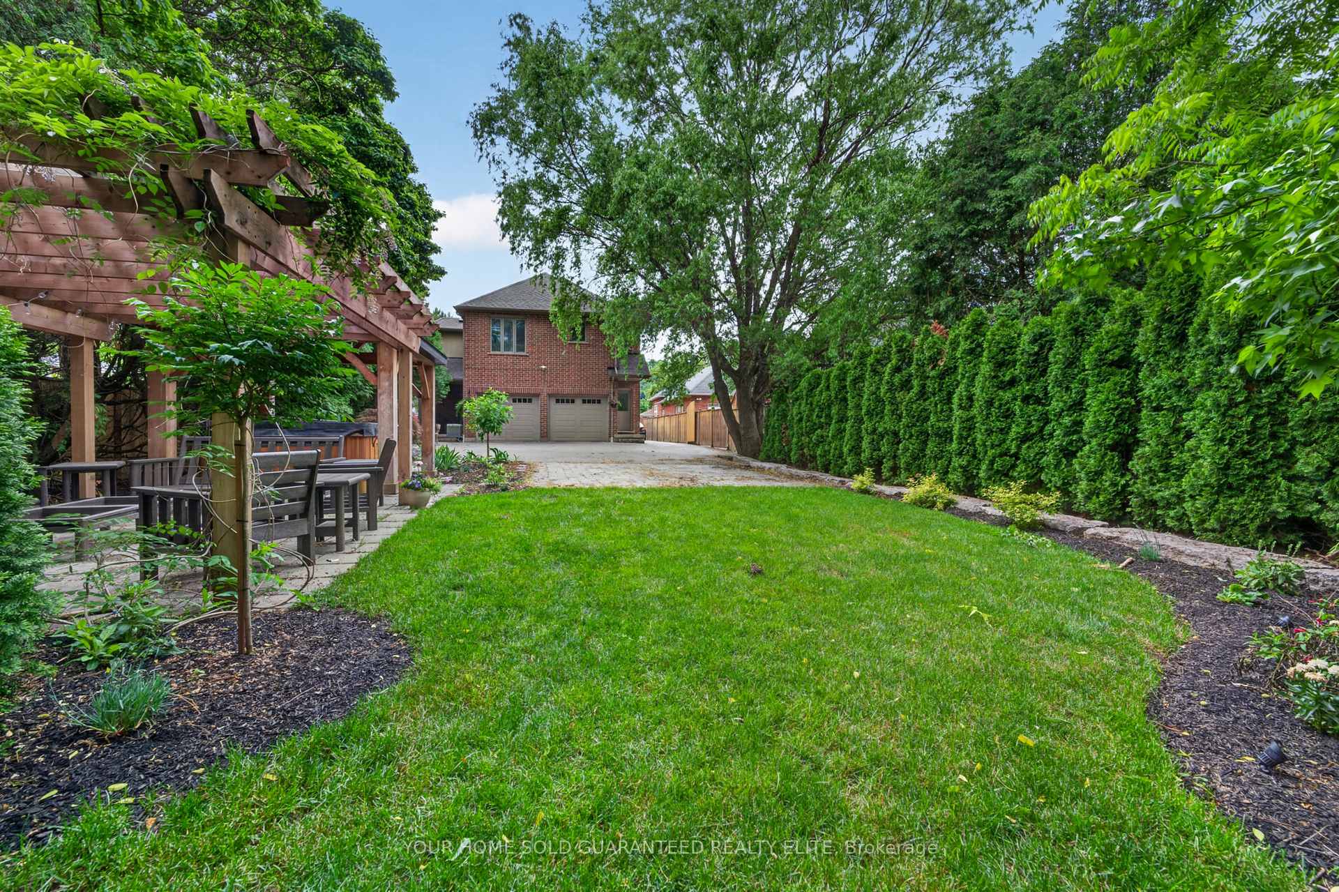 Photo 2 of 116 Livingston Avenue, Grimsby, Grimsby West — HOMEH
