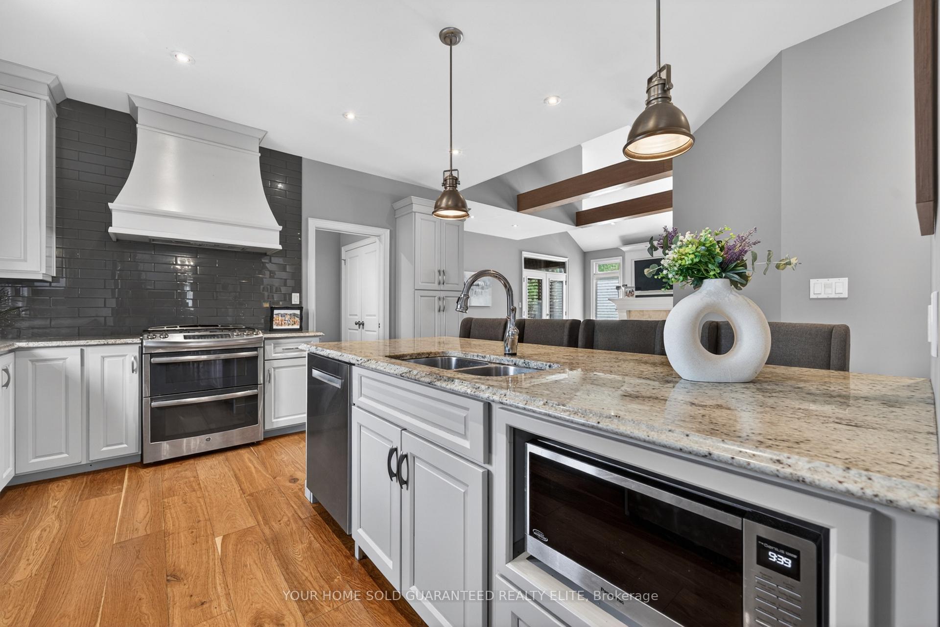 Photo 8 of 116 Livingston Avenue, Grimsby, Grimsby West — HOMEH