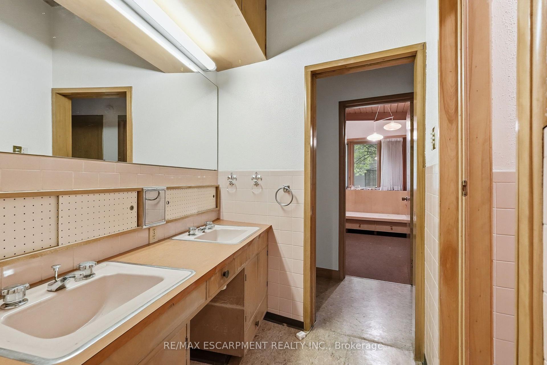 Photo 20 of 264 Mountain Brow Boulevard, Hamilton, Sherwood — HOMEH