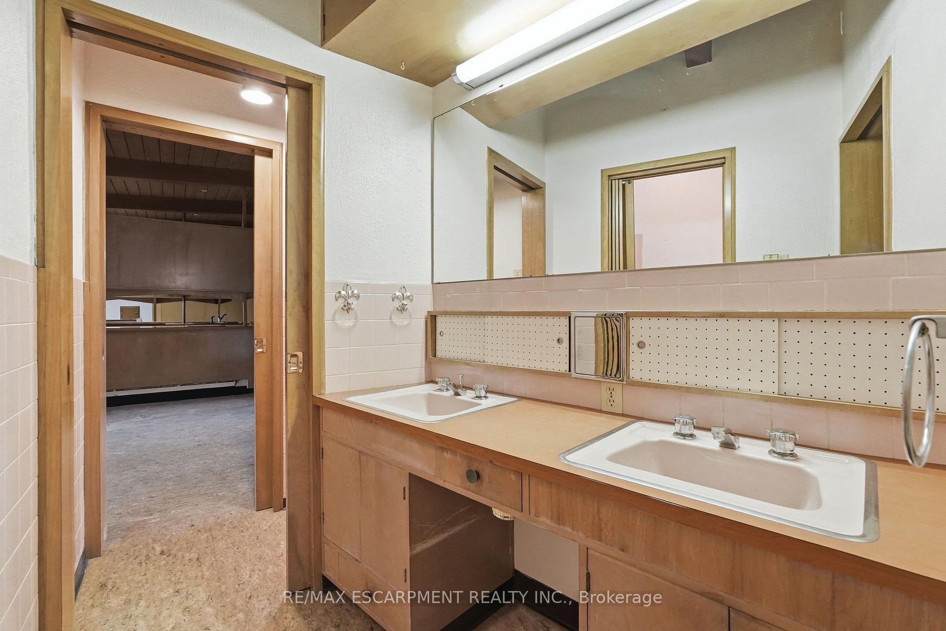 Photo 21 of 264 Mountain Brow Boulevard, Hamilton, Sherwood — HOMEH