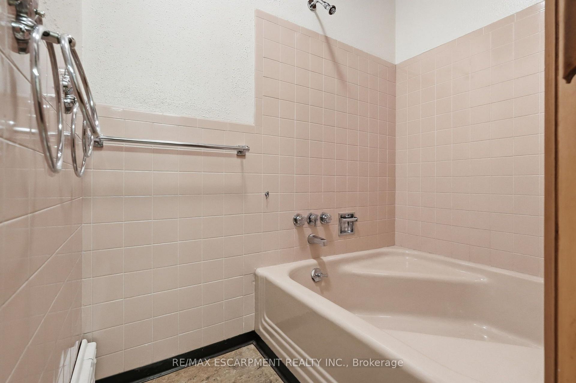 Photo 22 of 264 Mountain Brow Boulevard, Hamilton, Sherwood — HOMEH