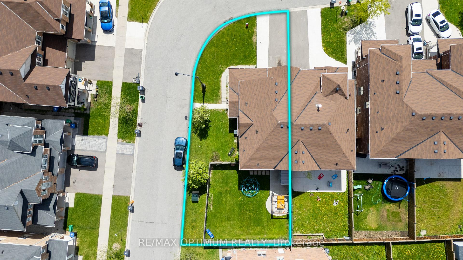 Photo 2 of 39 Divinity Circle, Brampton, Northwest Brampton — HOMEH