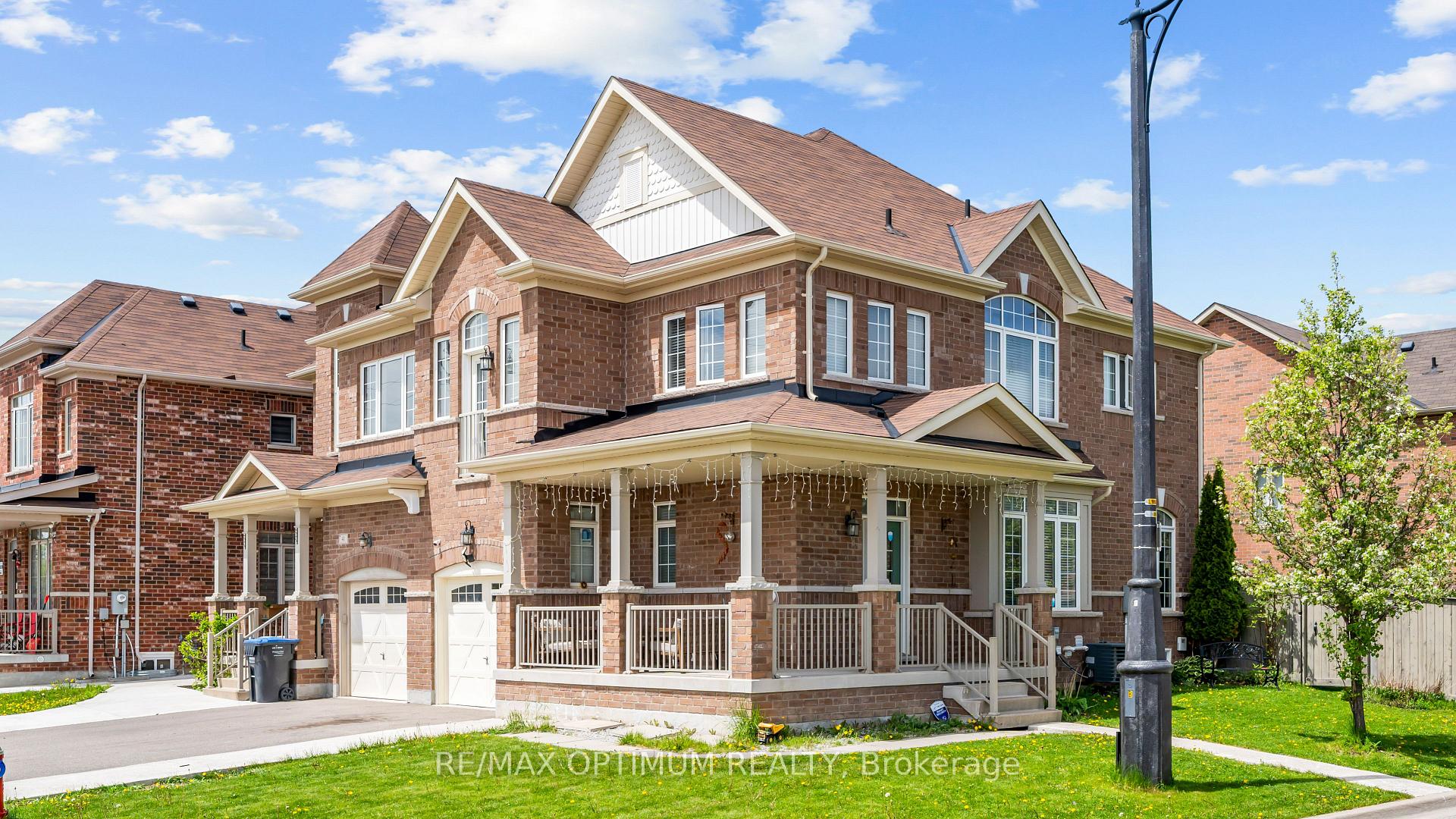 Photo 4 of 39 Divinity Circle, Brampton, Northwest Brampton — HOMEH
