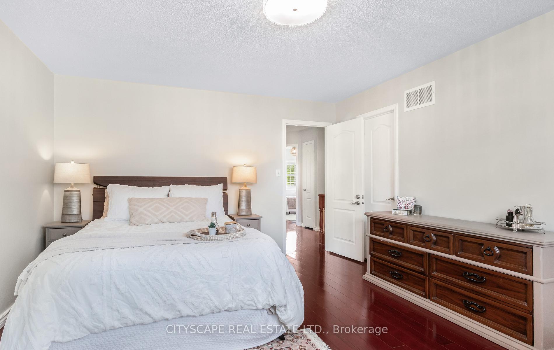 Photo 24 of 3324 Equestrian Crescent, Mississauga, Churchill Meadows — HOMEH