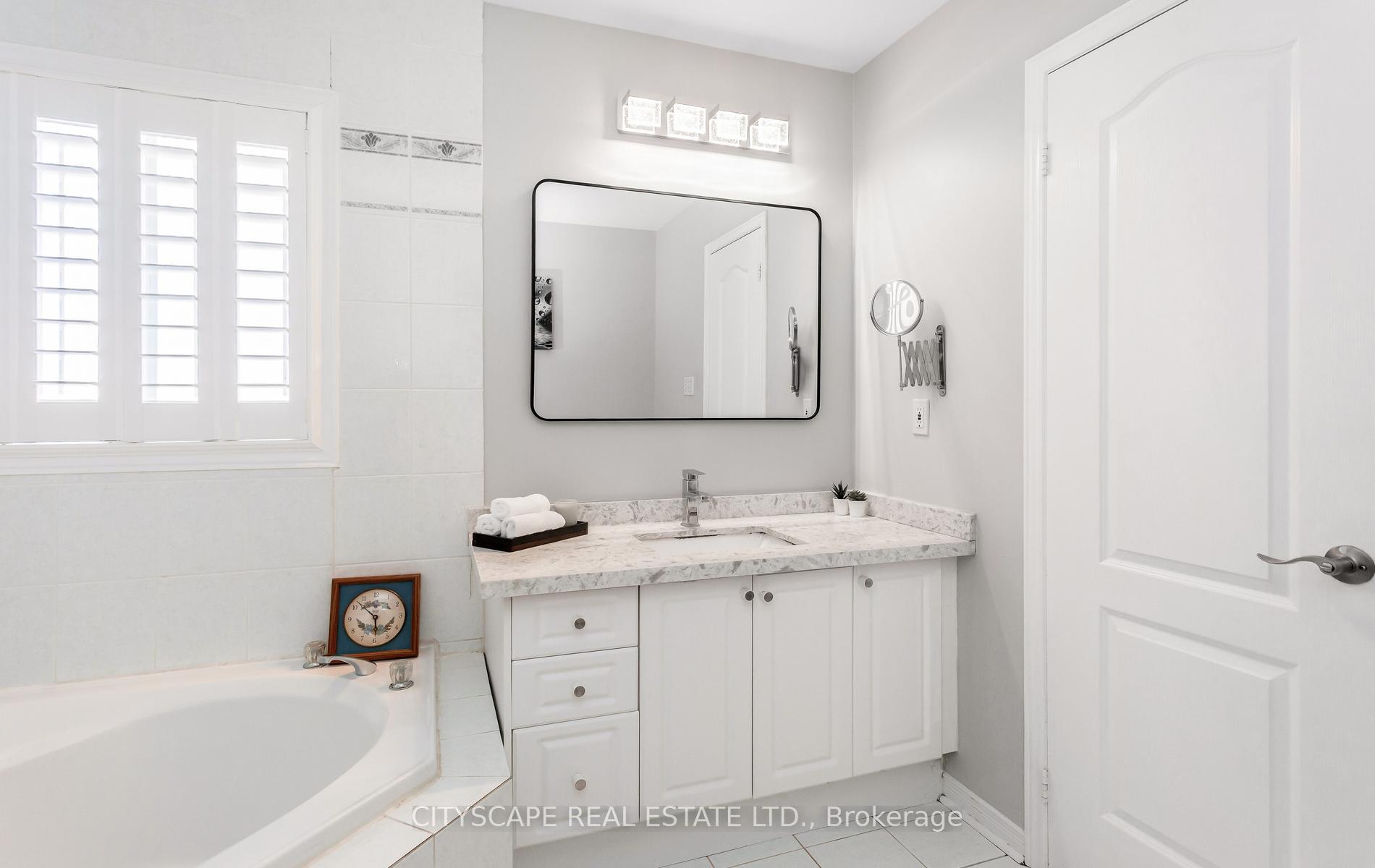 Photo 25 of 3324 Equestrian Crescent, Mississauga, Churchill Meadows — HOMEH