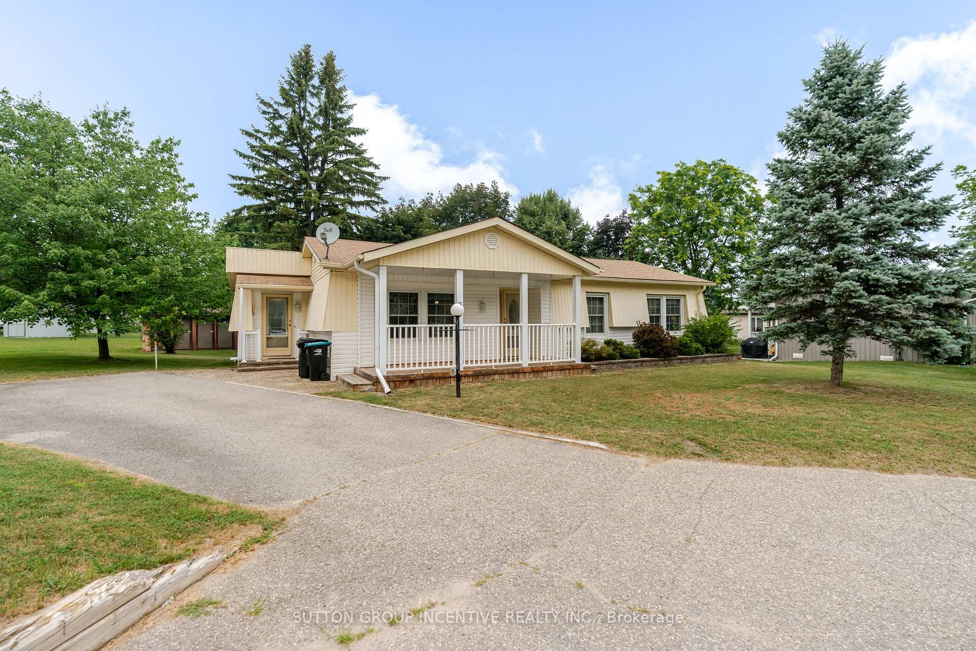 Photo 2 of 6 Willow Landing, Innisfil, Rural Innisfil — HOMEH