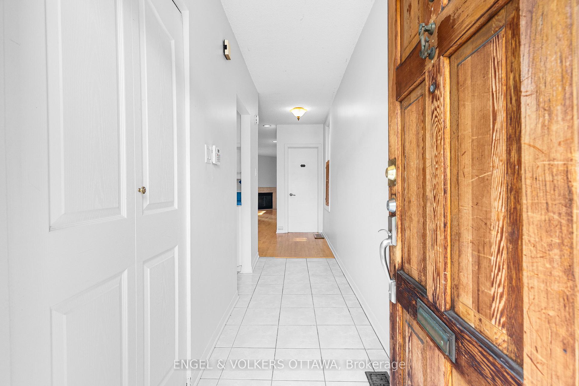Photo 4 of 293 Somerset Street E, Ottawa, Sandy Hill — HOMEH