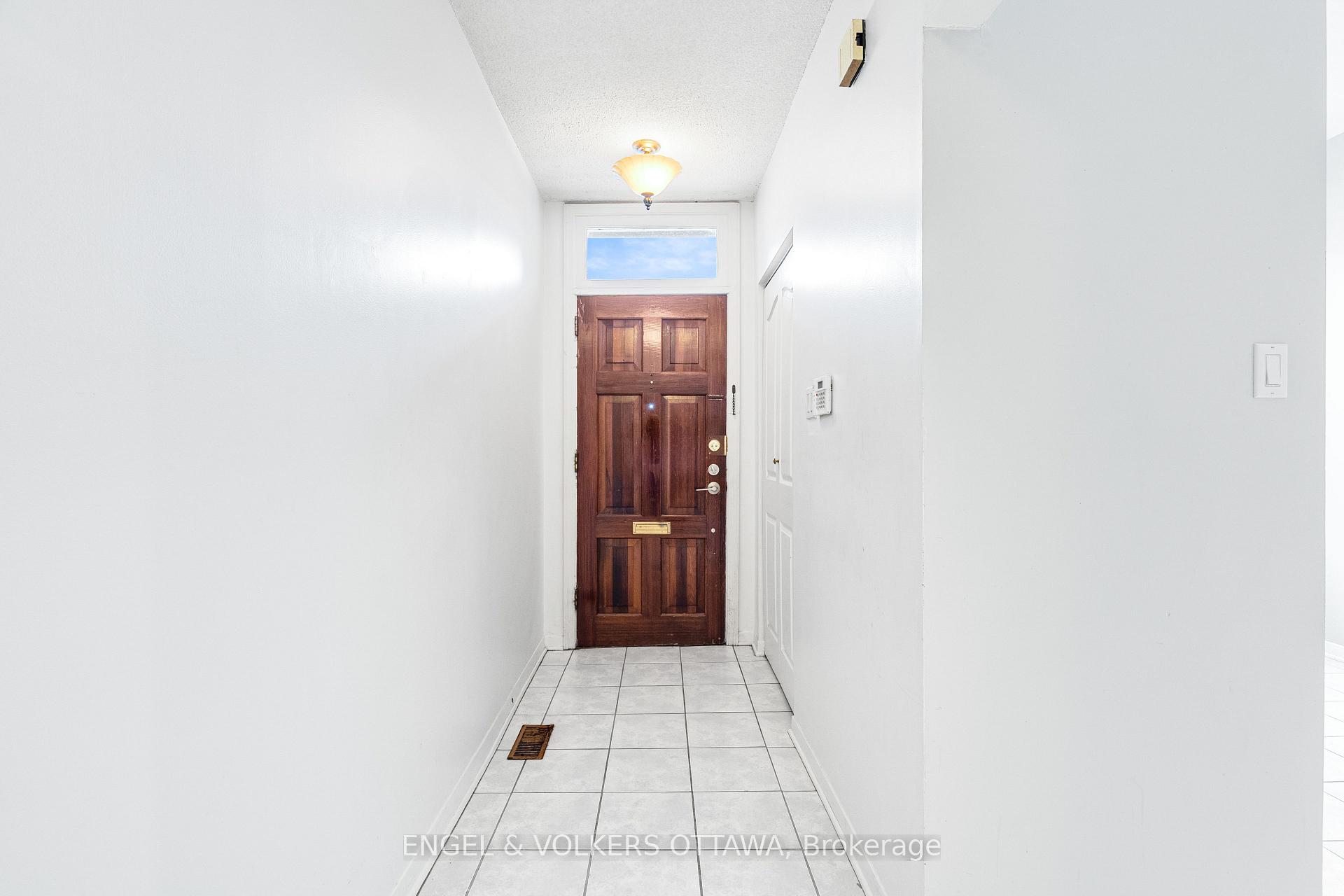 Photo 5 of 293 Somerset Street E, Ottawa, Sandy Hill — HOMEH