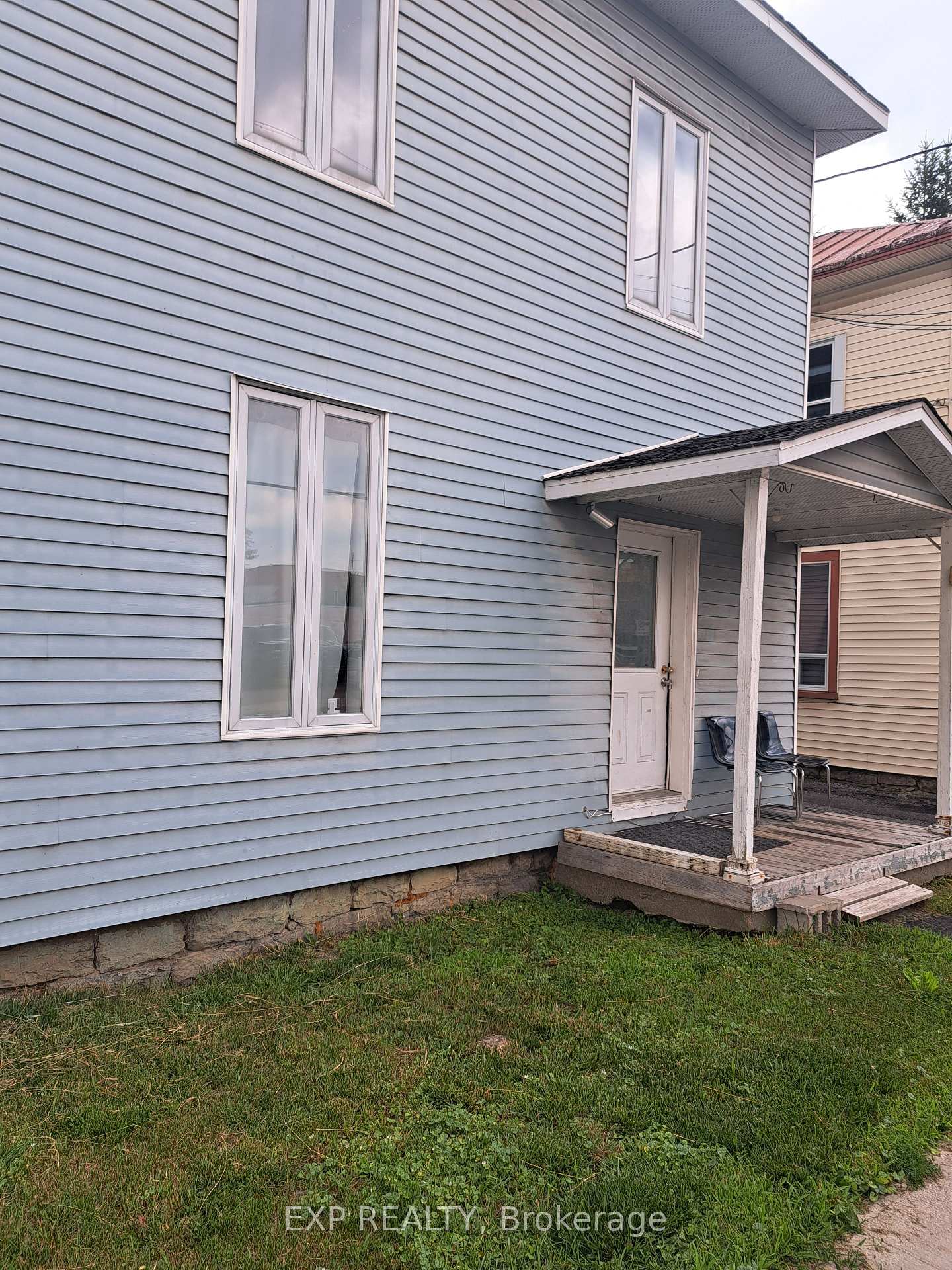 Photo 2 of 19 Kenyon Street W, North Glengarry, Alexandria — HOMEH