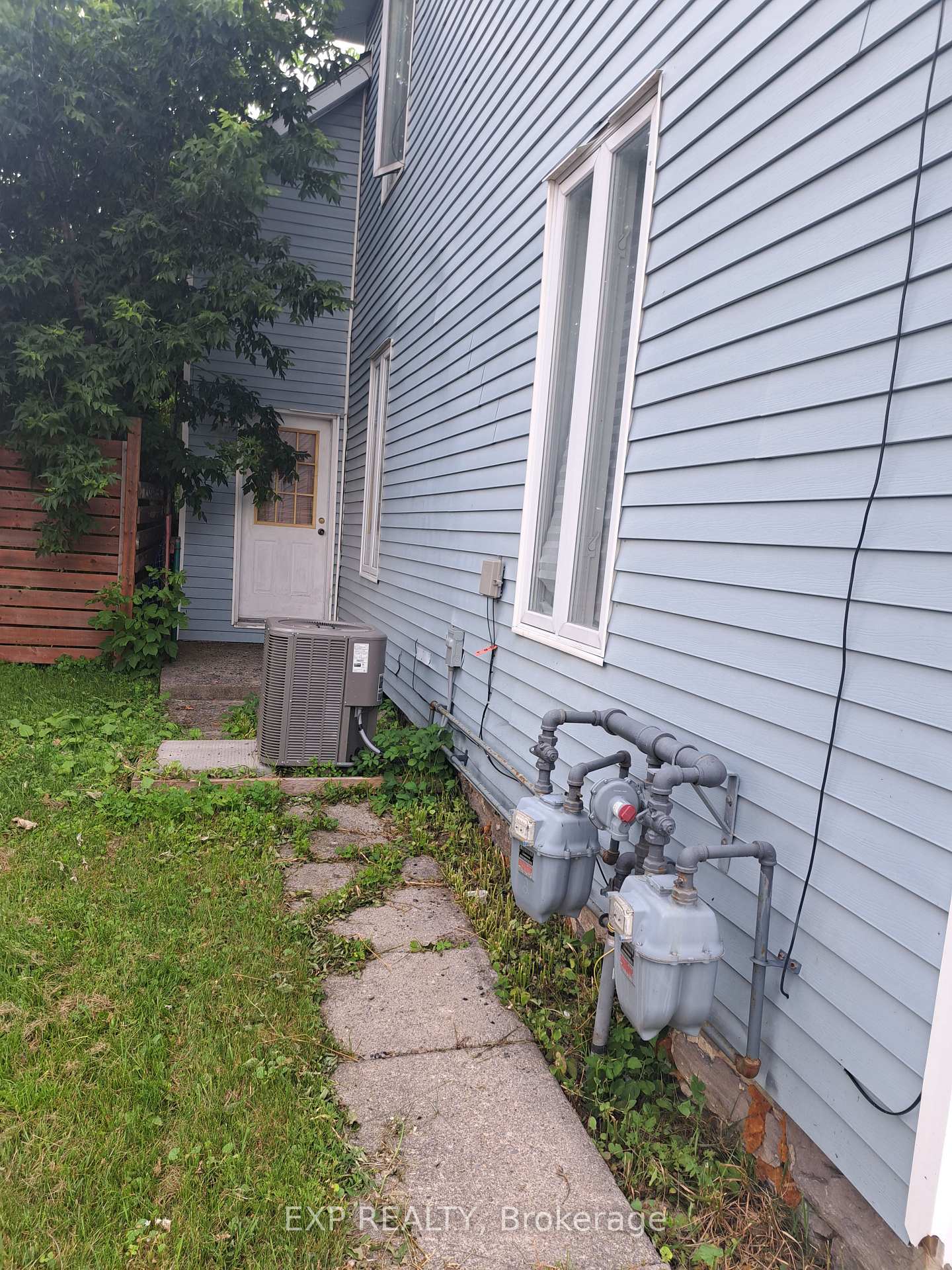 Photo 3 of 19 Kenyon Street W, North Glengarry, Alexandria — HOMEH