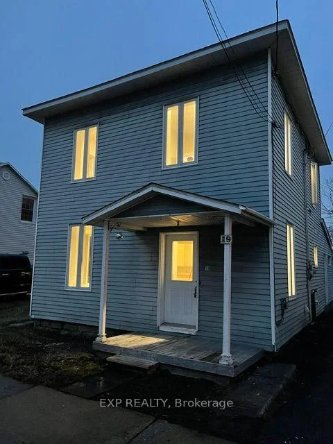 Photo 5 of 19 Kenyon Street W, North Glengarry, Alexandria — HOMEH