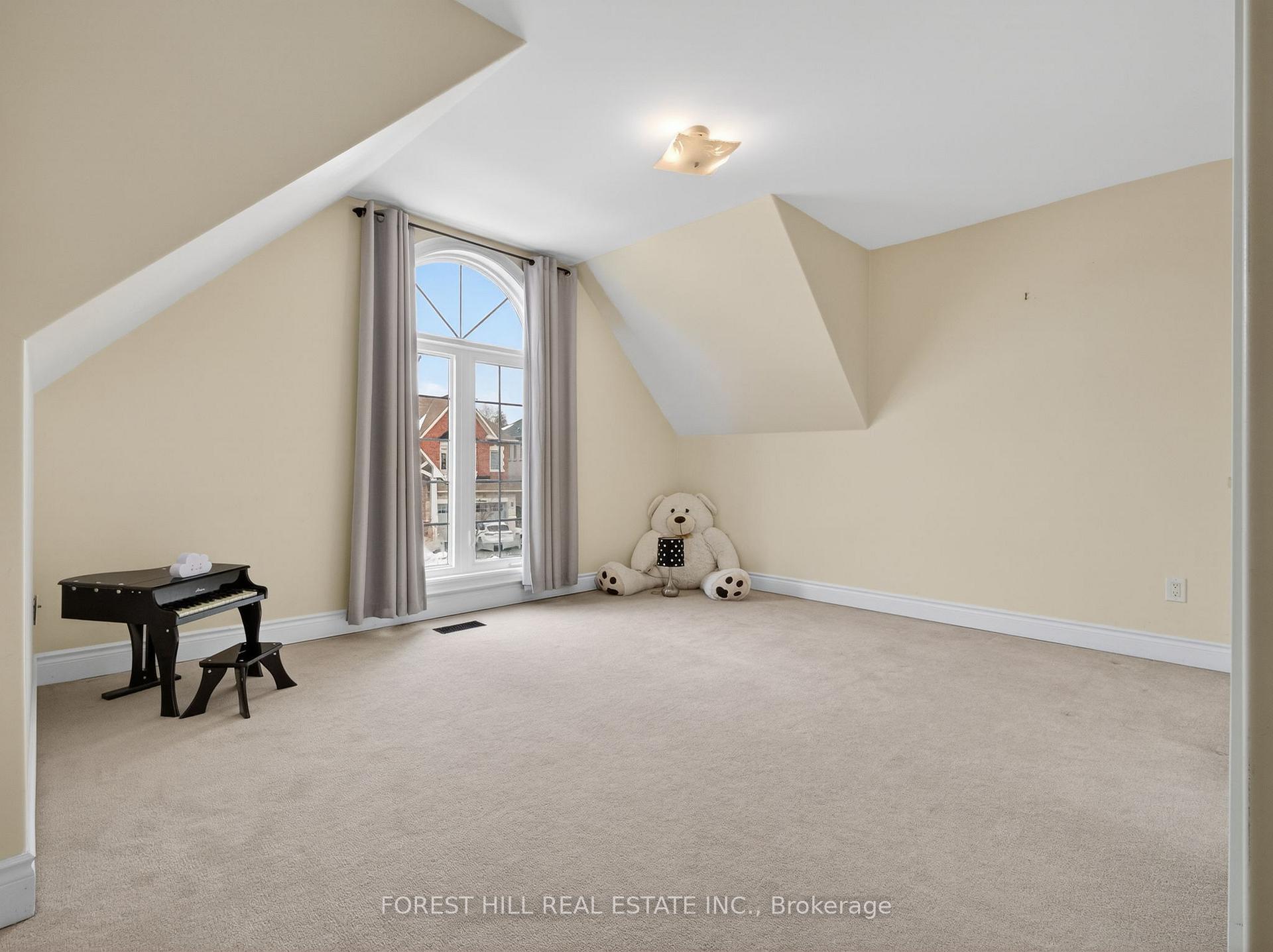 Photo 37 of 232 Luca Avenue, Vaughan, Patterson — HOMEH
