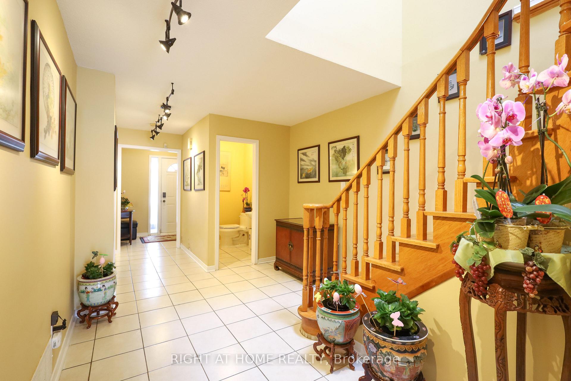 Photo 5 of 31 Stargell Crescent, Markham, Raymerville — HOMEH