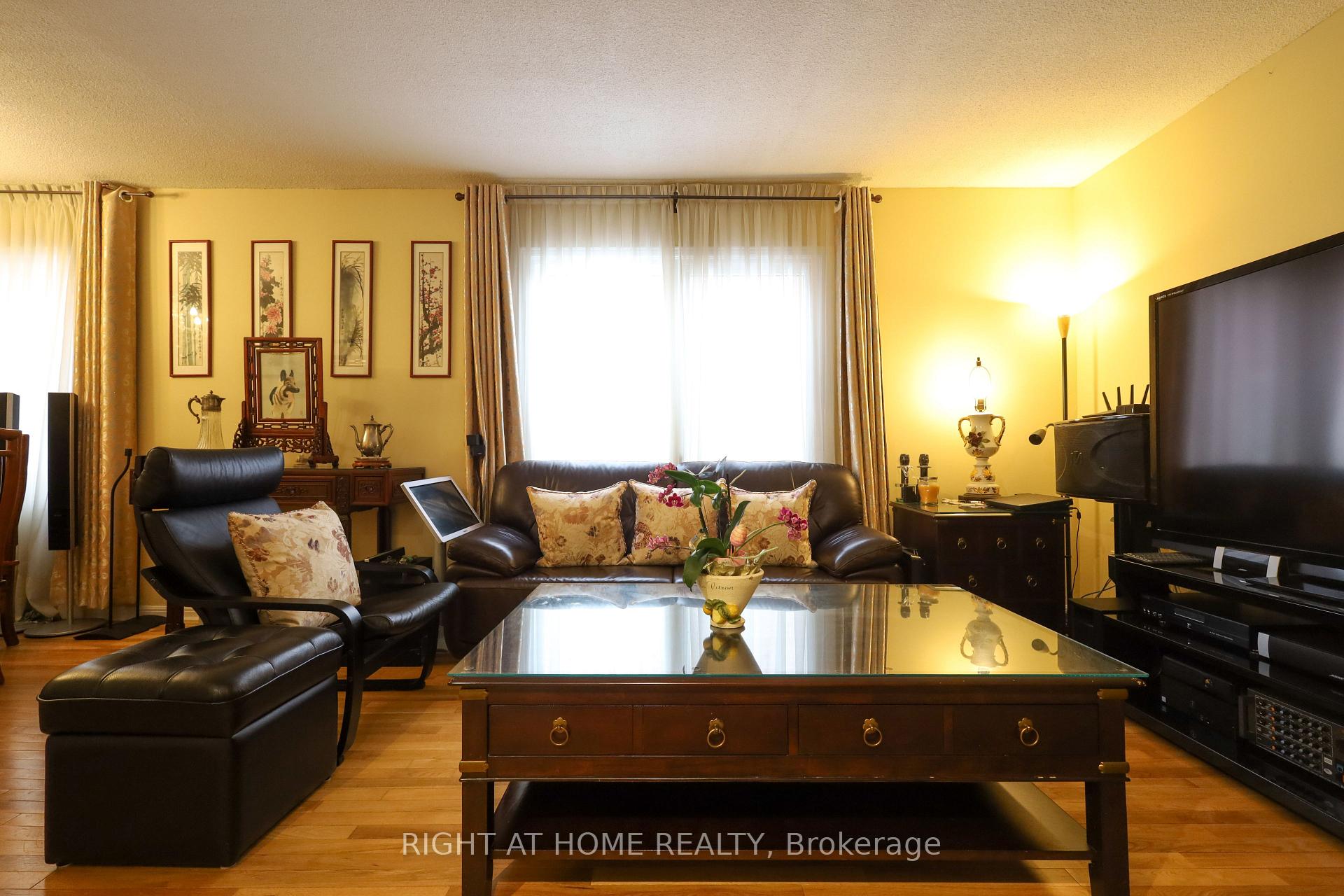 Photo 6 of 31 Stargell Crescent, Markham, Raymerville — HOMEH