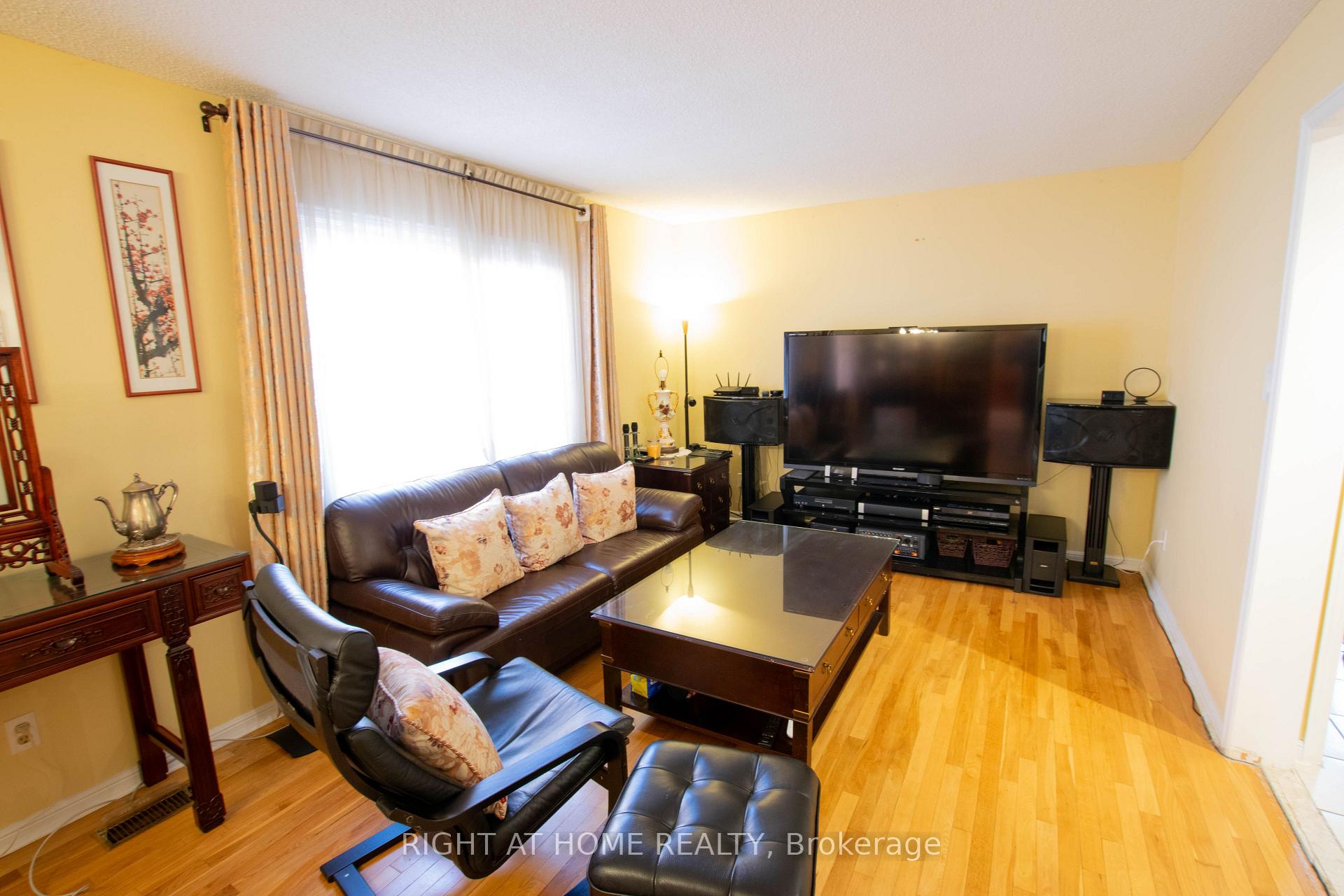 Photo 7 of 31 Stargell Crescent, Markham, Raymerville — HOMEH