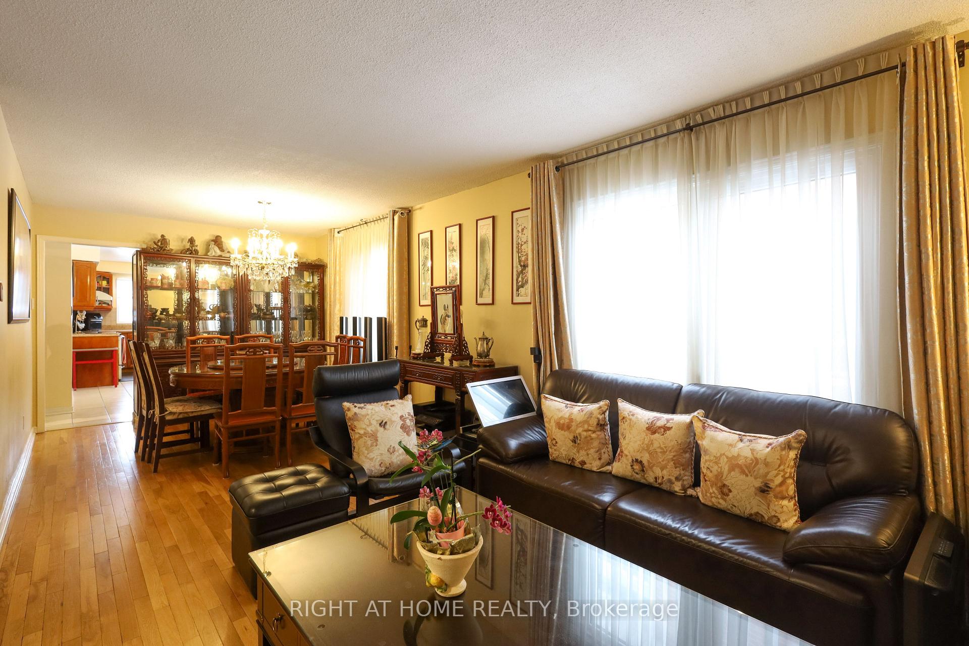 Photo 8 of 31 Stargell Crescent, Markham, Raymerville — HOMEH