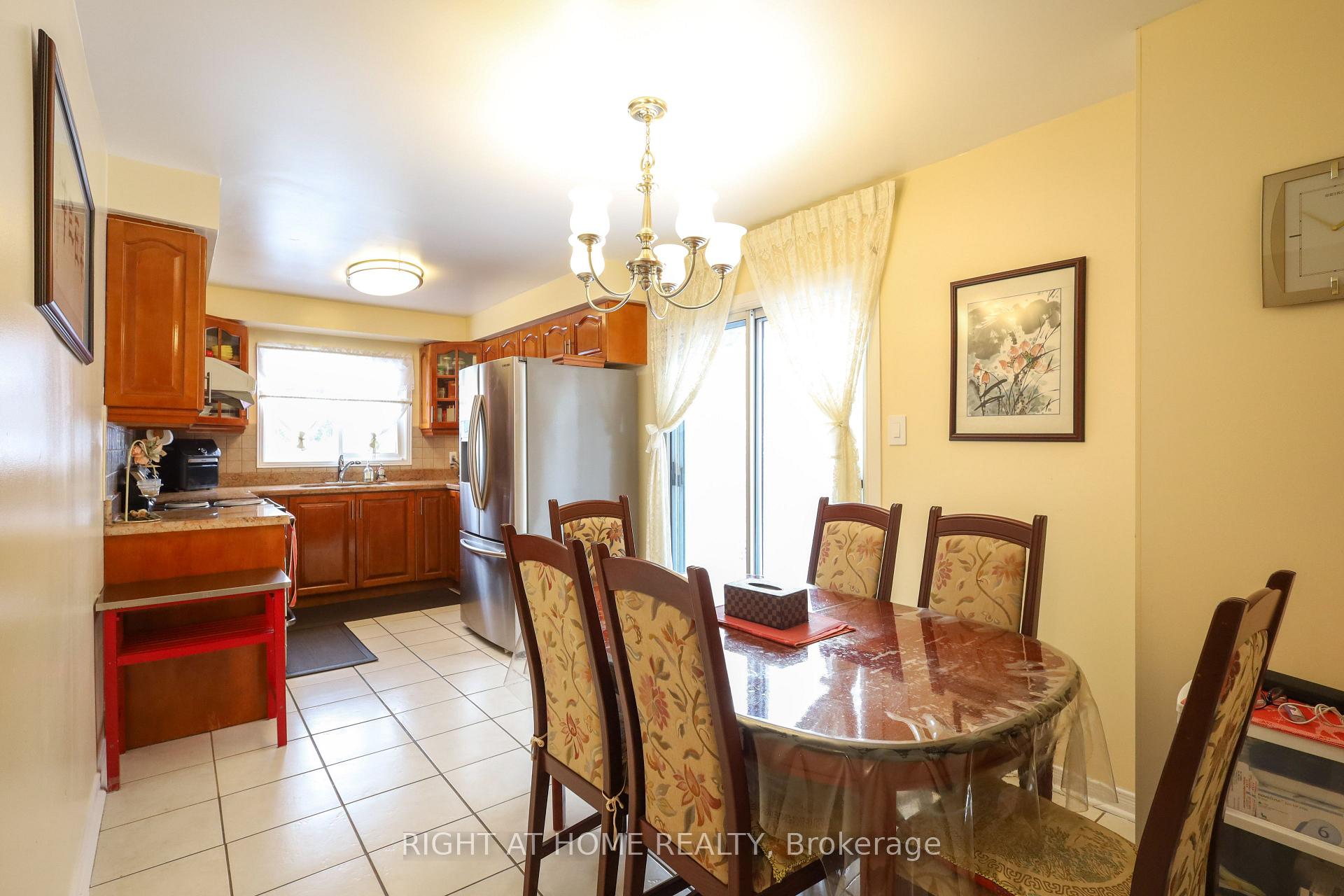 Photo 11 of 31 Stargell Crescent, Markham, Raymerville — HOMEH