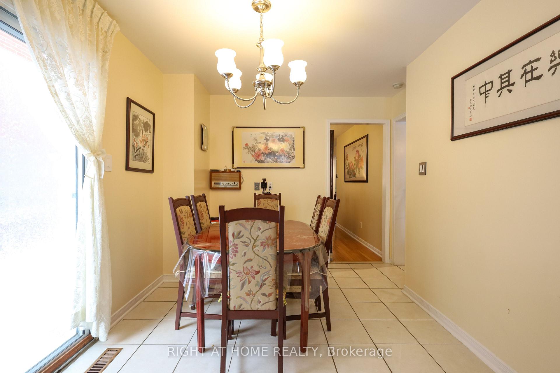 Photo 12 of 31 Stargell Crescent, Markham, Raymerville — HOMEH