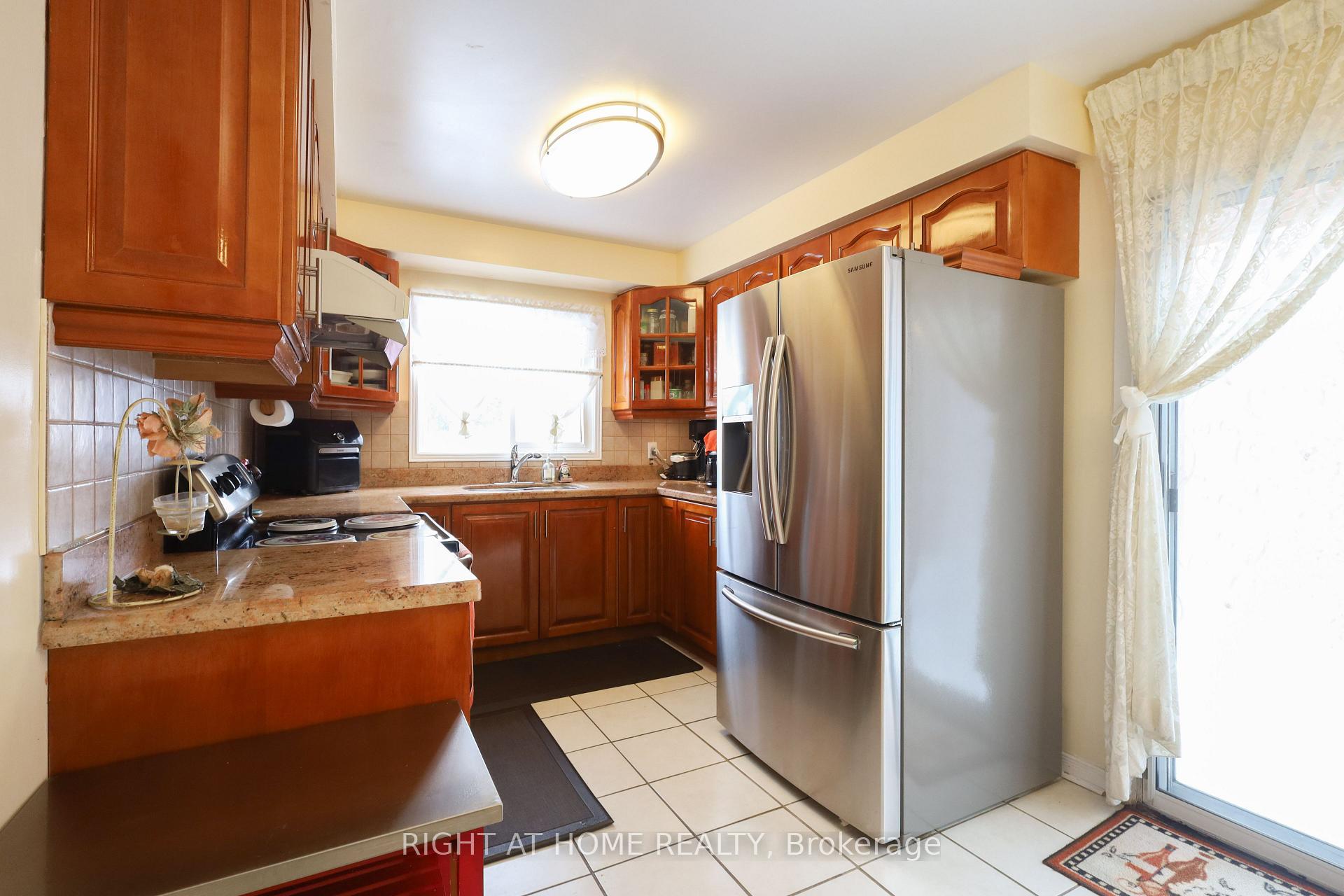 Photo 14 of 31 Stargell Crescent, Markham, Raymerville — HOMEH