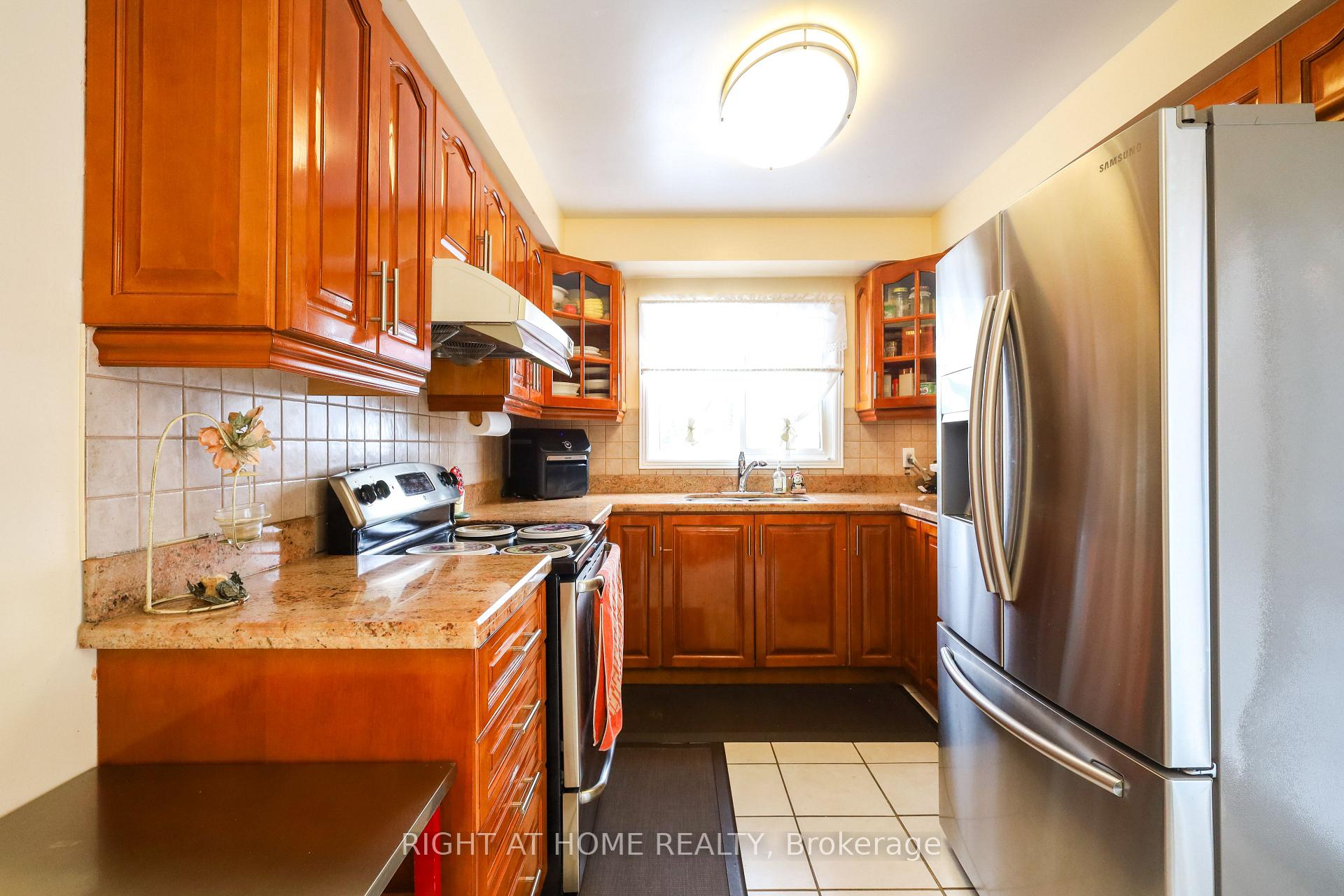 Photo 13 of 31 Stargell Crescent, Markham, Raymerville — HOMEH