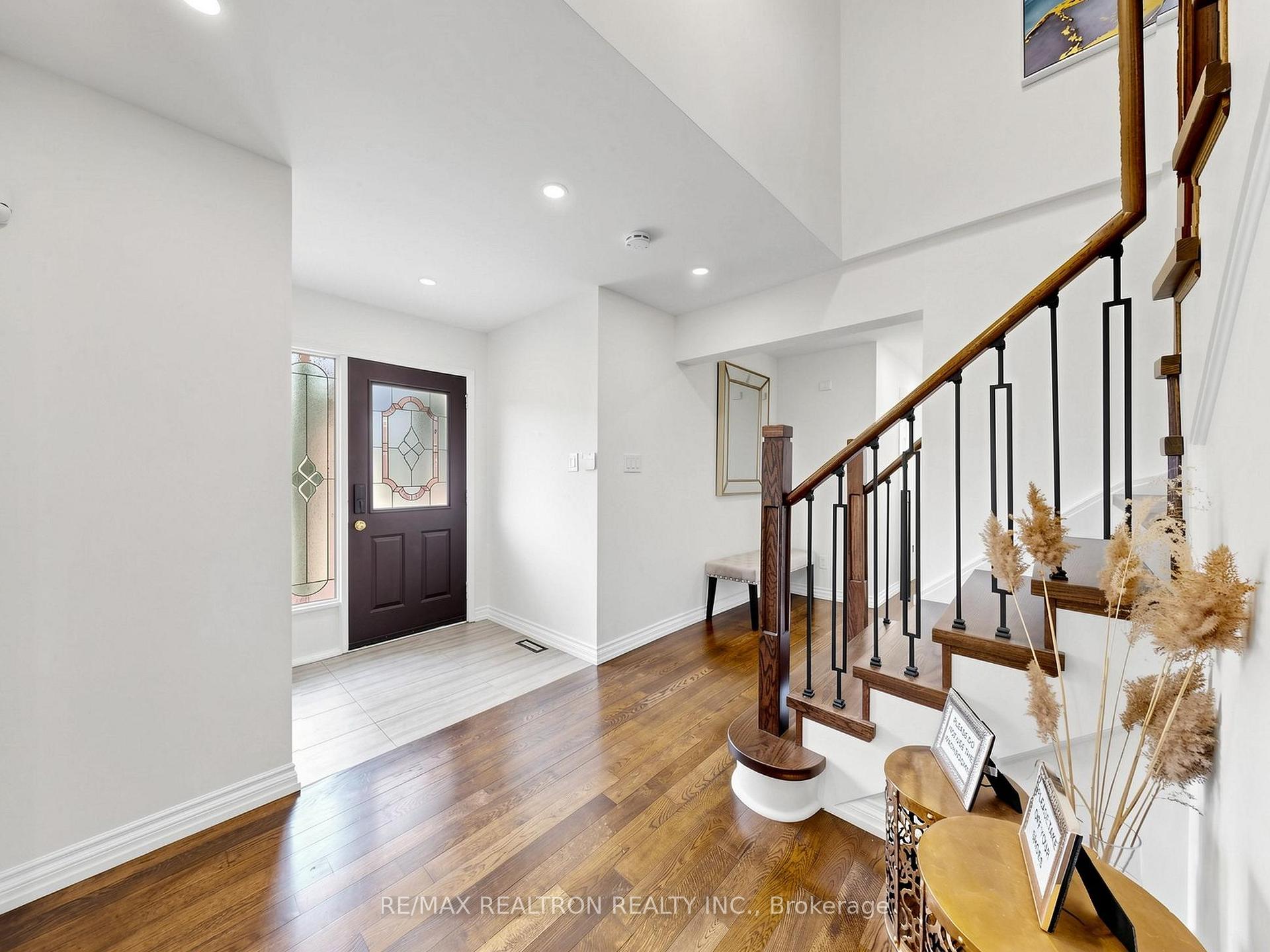 Photo 3 of 93 Stiver Drive, Newmarket, Bristol-London — HOMEH